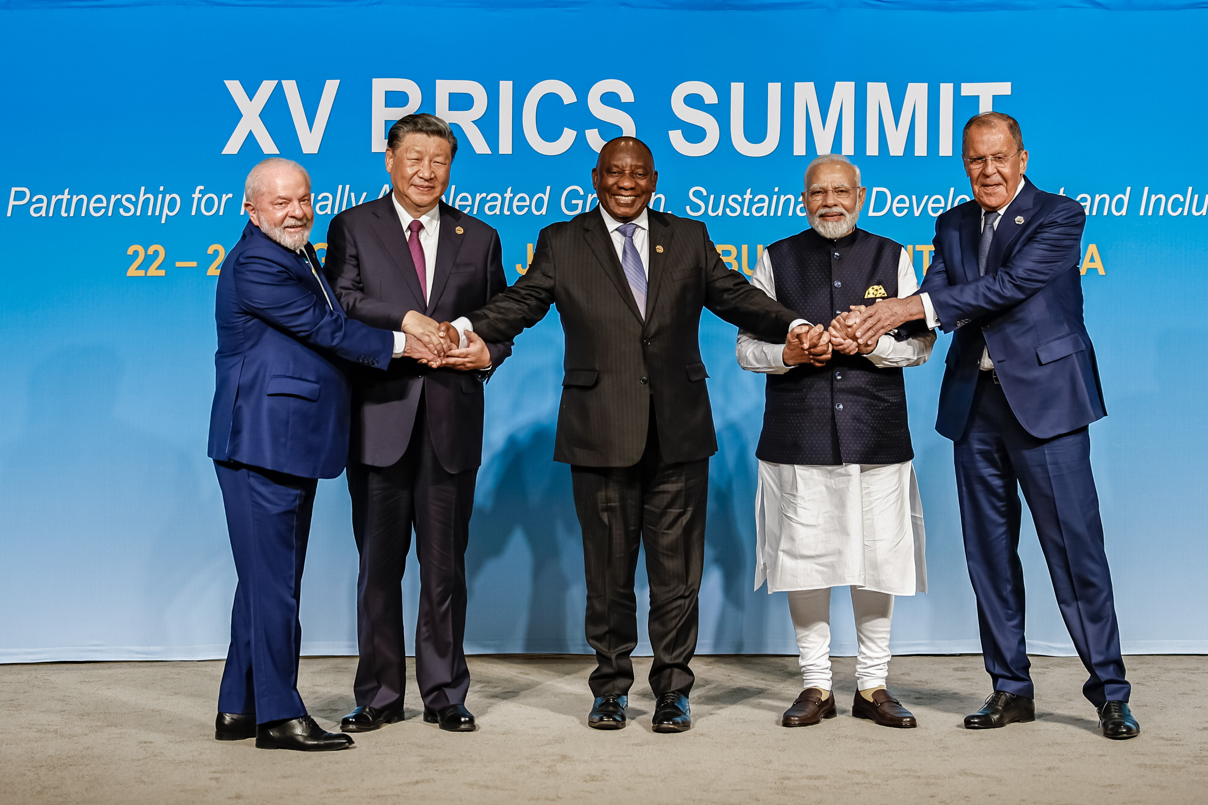 (From left) Brazil’s President Luiz Inacio Lula da Silva, China’s President Xi Jinping, South African President Cyril Ramaphosa, Indian Prime Minister Narendra Modi and Russia’s Foreign Minister Sergei Lavrov at the BRICS Summit in Johannesburg on August 23. Photo: dpa