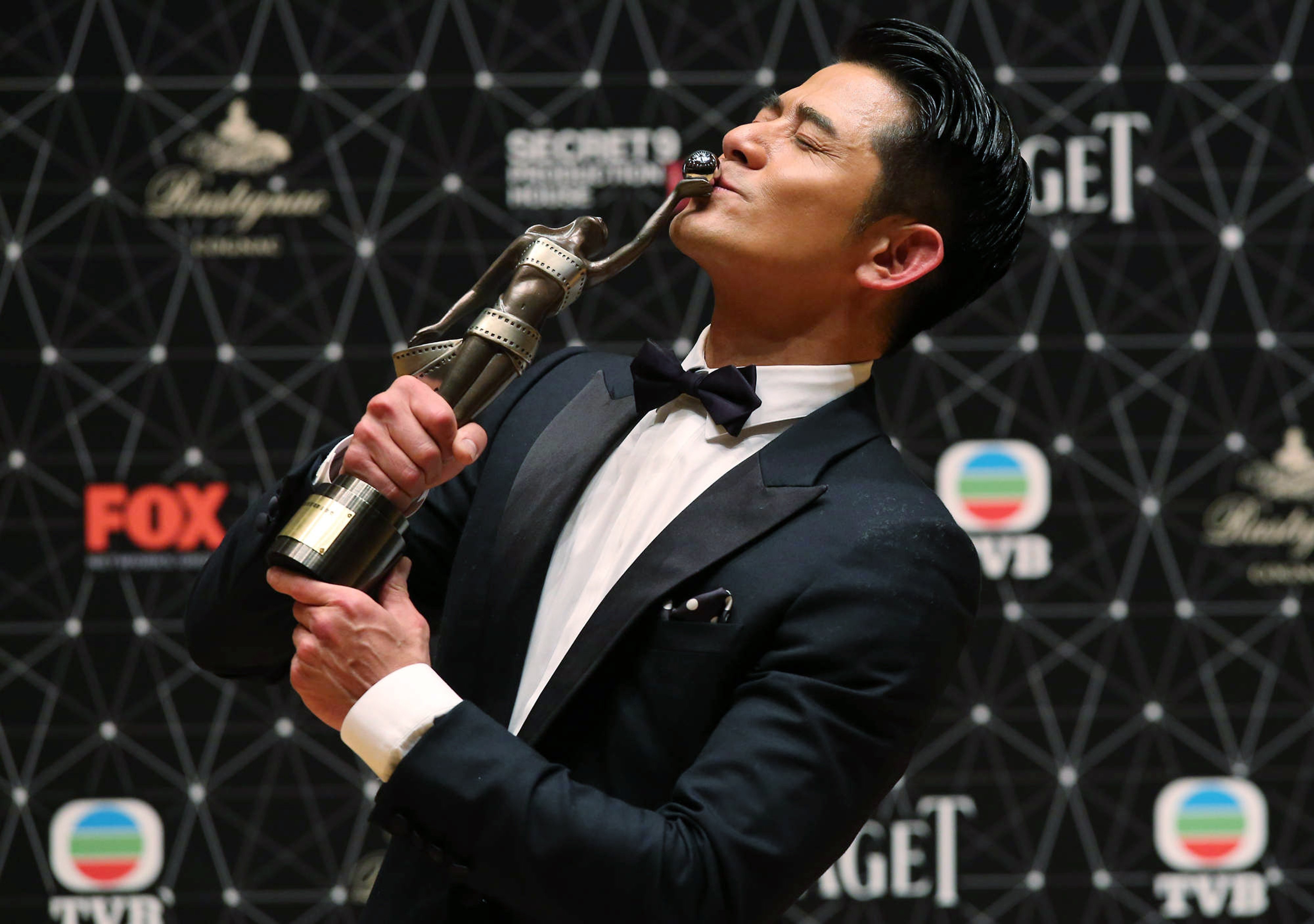 Aaron Kwok with the prize for best actor he received at the 35th Hong Kong Film Awards in 2016. Photo: Edward Wong