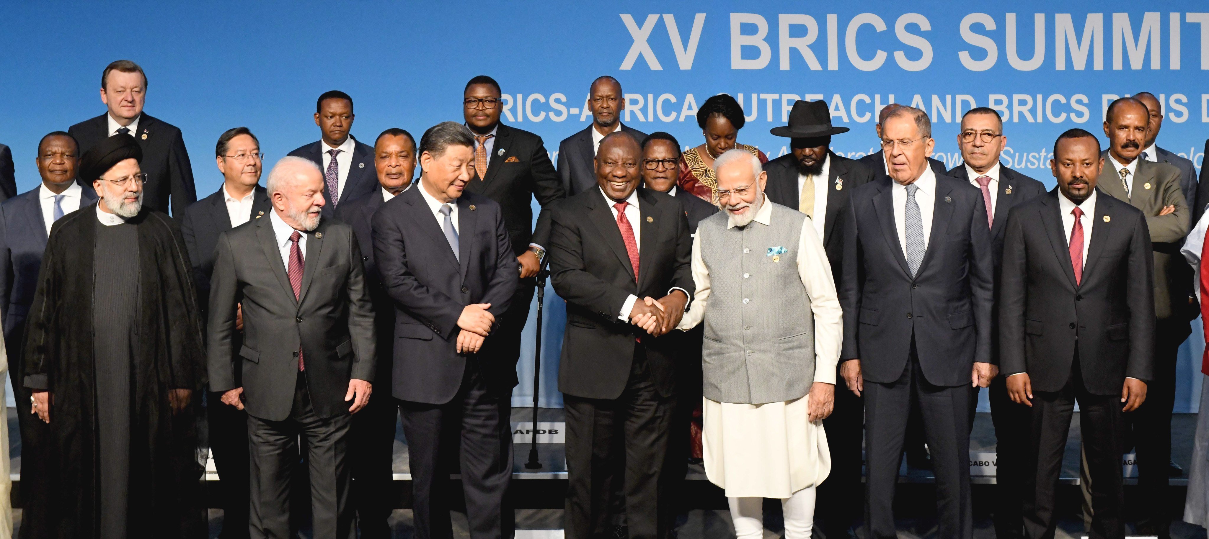  South African President Cyril Ramaphosa (centre) shakes hands with Indian Prime Minister Narendra Modi while (from left) Iranian President Ebrahim Raisi, Brazilian President Luiz Inácio Lula da Silva and Chinese President Xi Jinping look on as they pose for photo with delegates on the closing day of the Brics Summit in Johannesburg, South Africa, on August 24. Photo: EPA-EFE