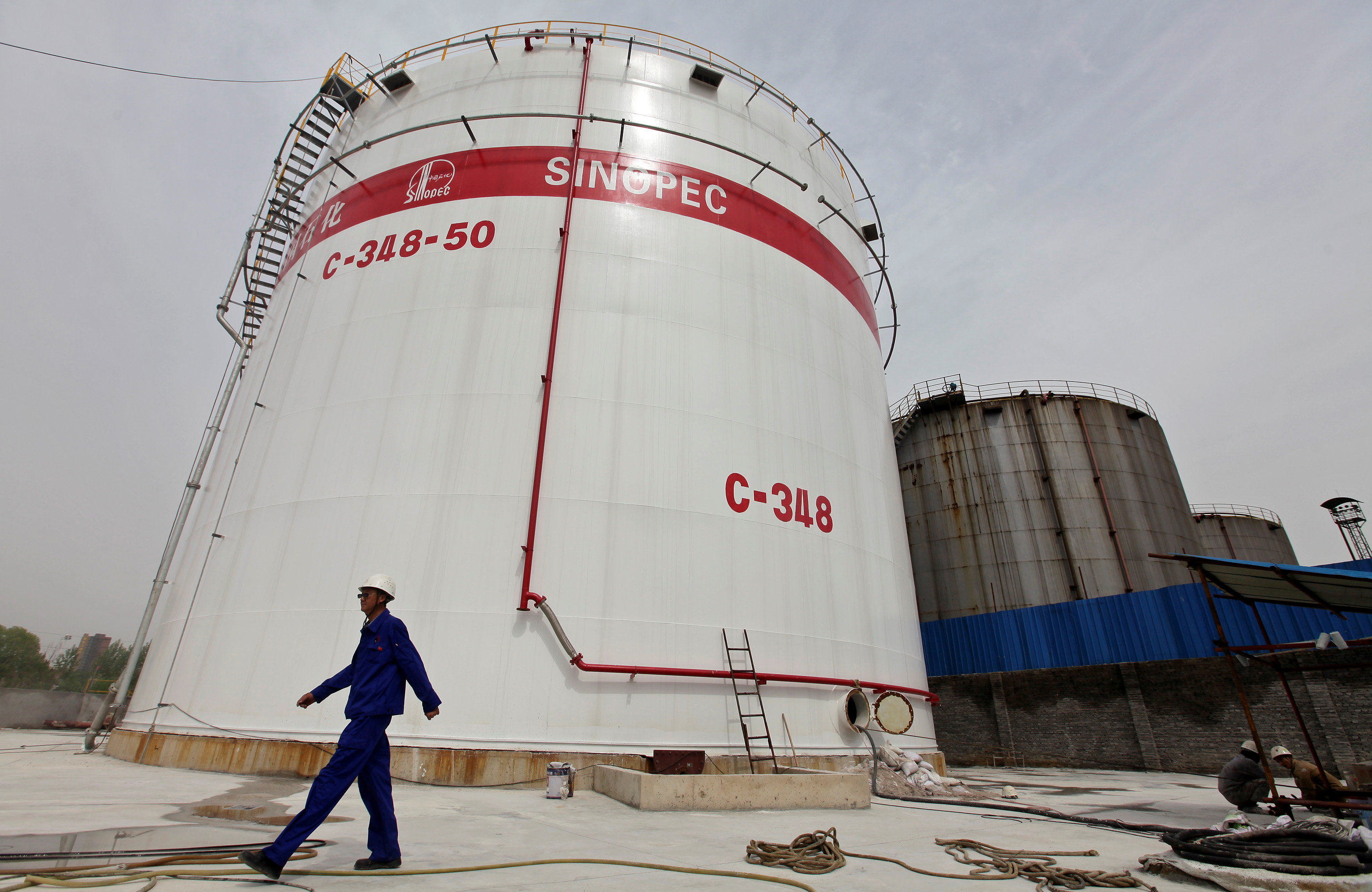Sinopec will ‘expand overseas refining and chemical business by taking full advantage of the group’s core strength’, said Zhao Dong, president of parent company, China Petrochemical Corp. Photo: Reuters
