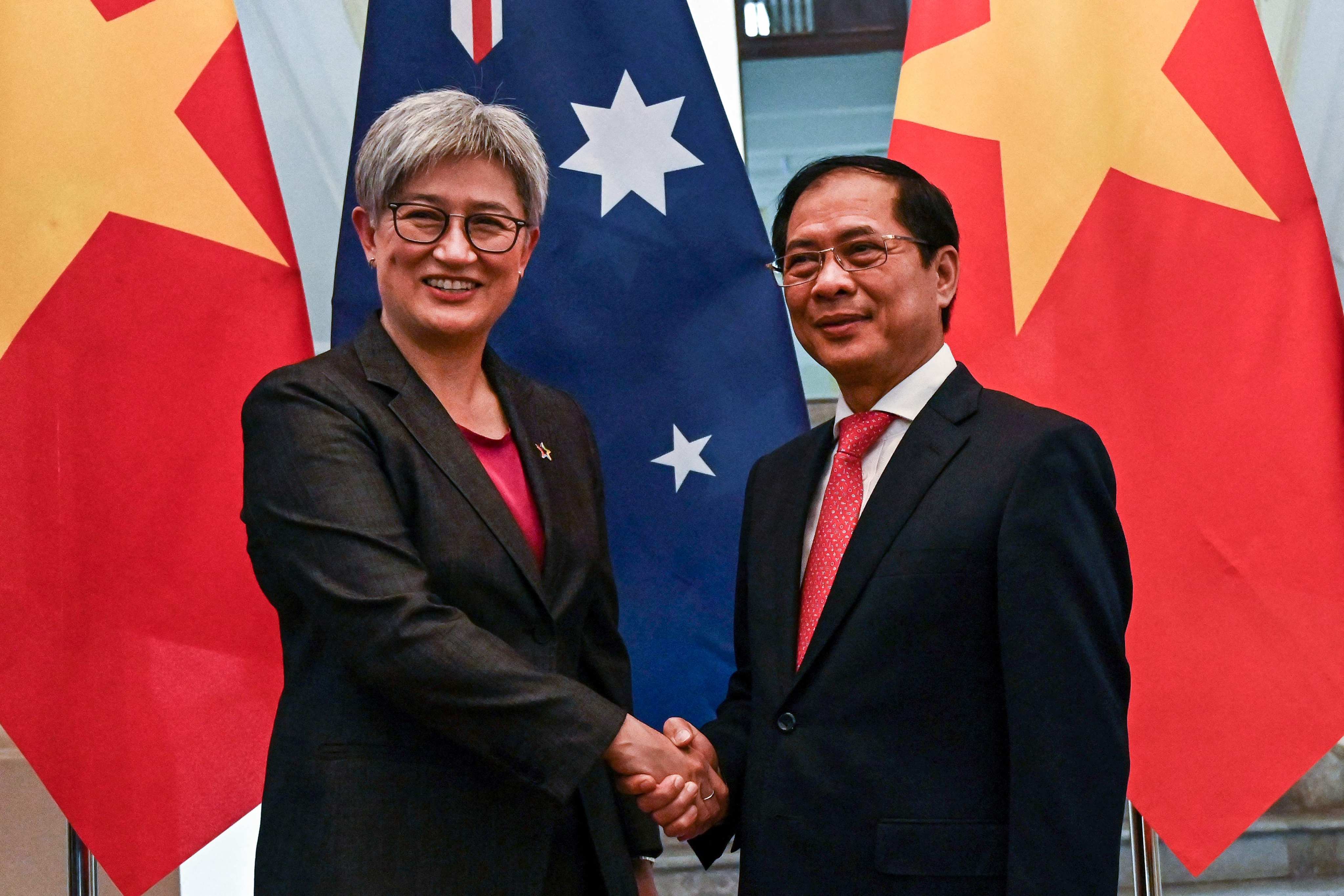 Australian Foreign Minister Penny Wong meets her Vietnamese counterpart Bui Thanh Son in Hanoi on August 22. Photo: AFP 