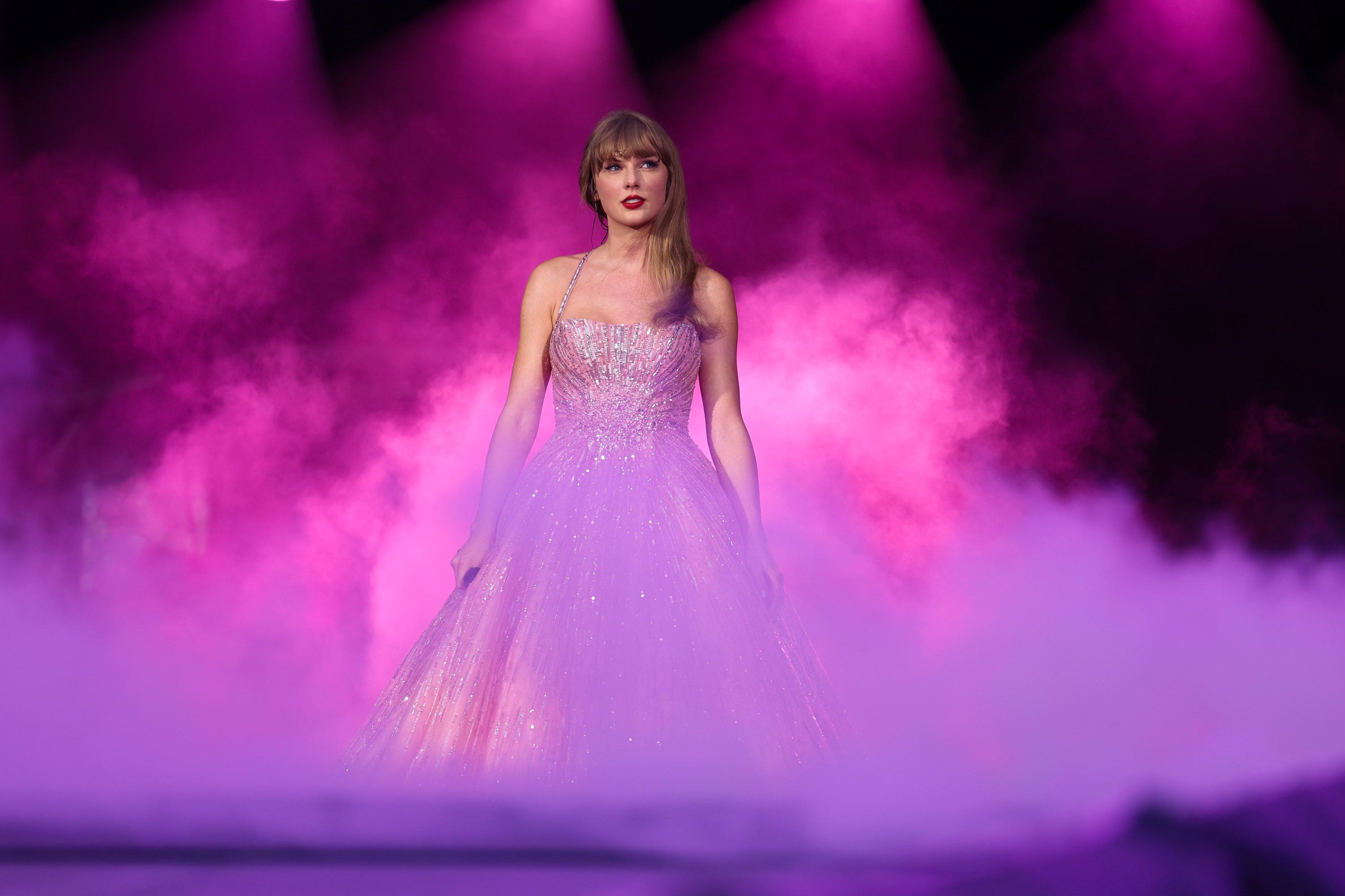 Dress Like Taylor Swift: Leaving a Recording Studio (March 3, 2019