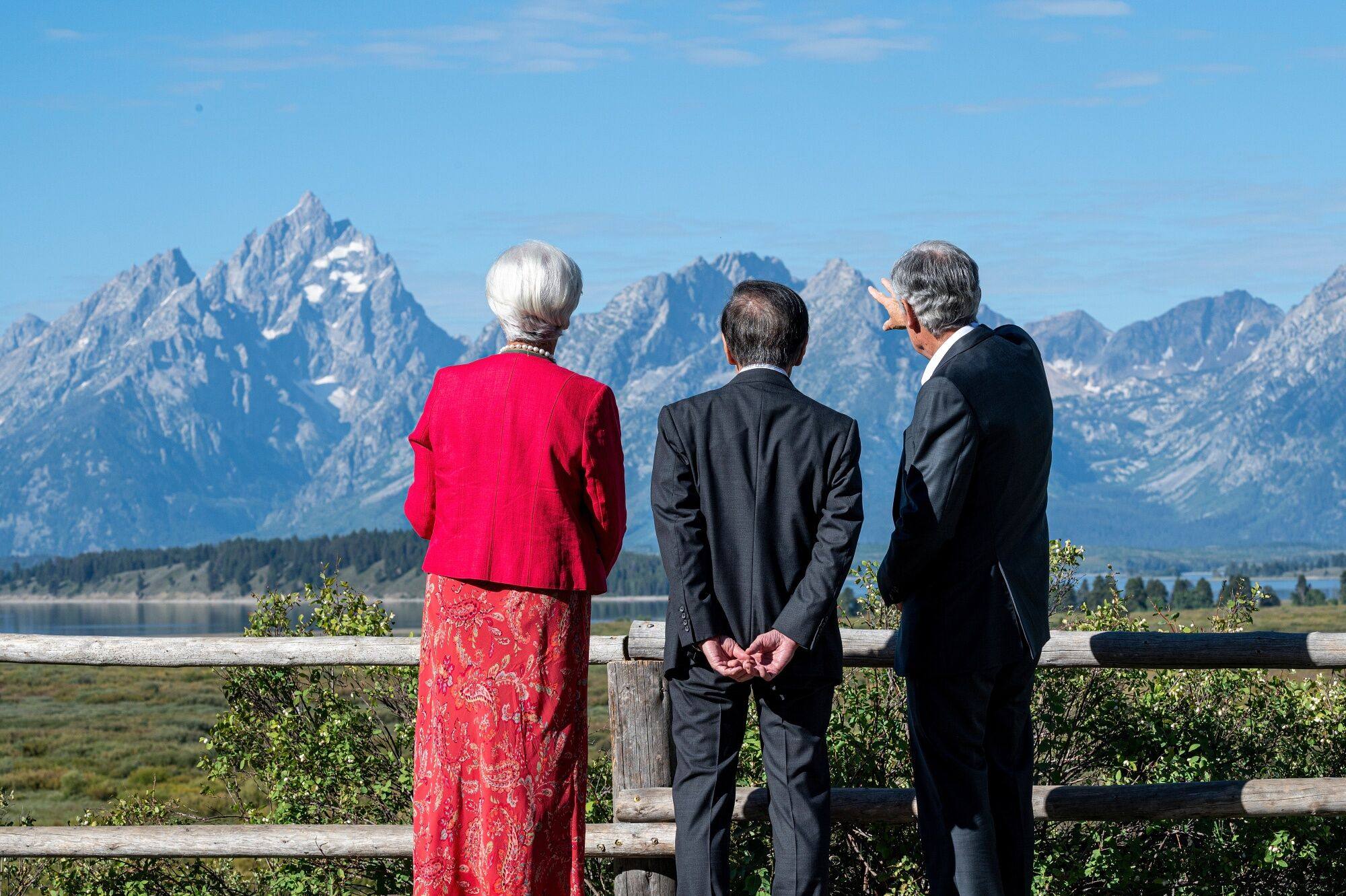 From the left, European Central Bank president Christine Lagarde, Bank of Japan governor Kazuo Ueda and US Federal Reserve chair Jerome Powell admire the view at the Jackson Hole economic symposium in Moran, Wyoming, on August 25. Photo: Bloomberg