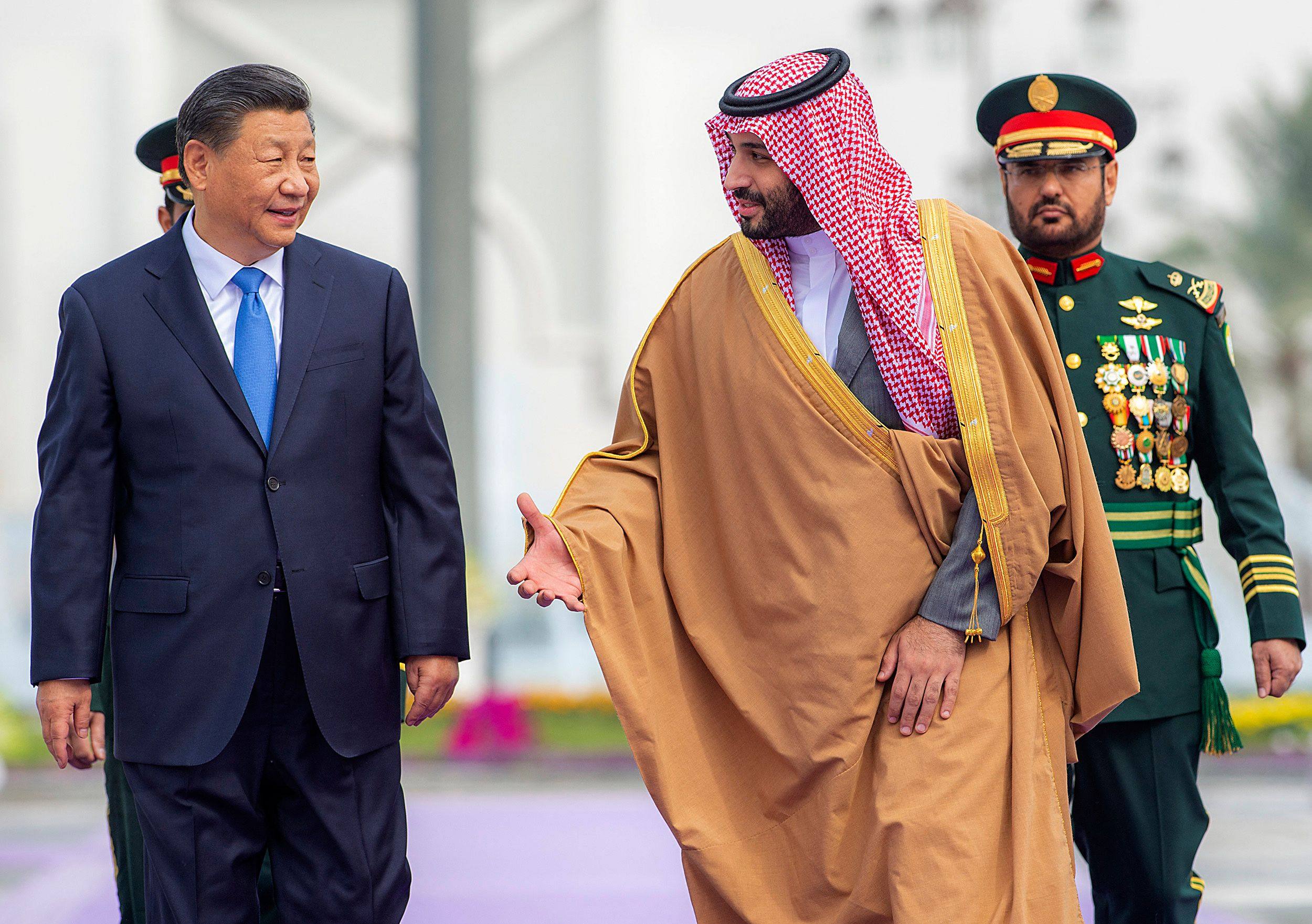 Saudi Crown Prince Mohammed bin Salman (right) welcomes Chinese President Xi Jinping during a ceremony in the capital Riyadh, on December 8, 2022. Saudi Arabia, which has just been invited to join Brics, said last year that it was open to receiving payments for oil in currencies other than the US dollar. Photo: AFP