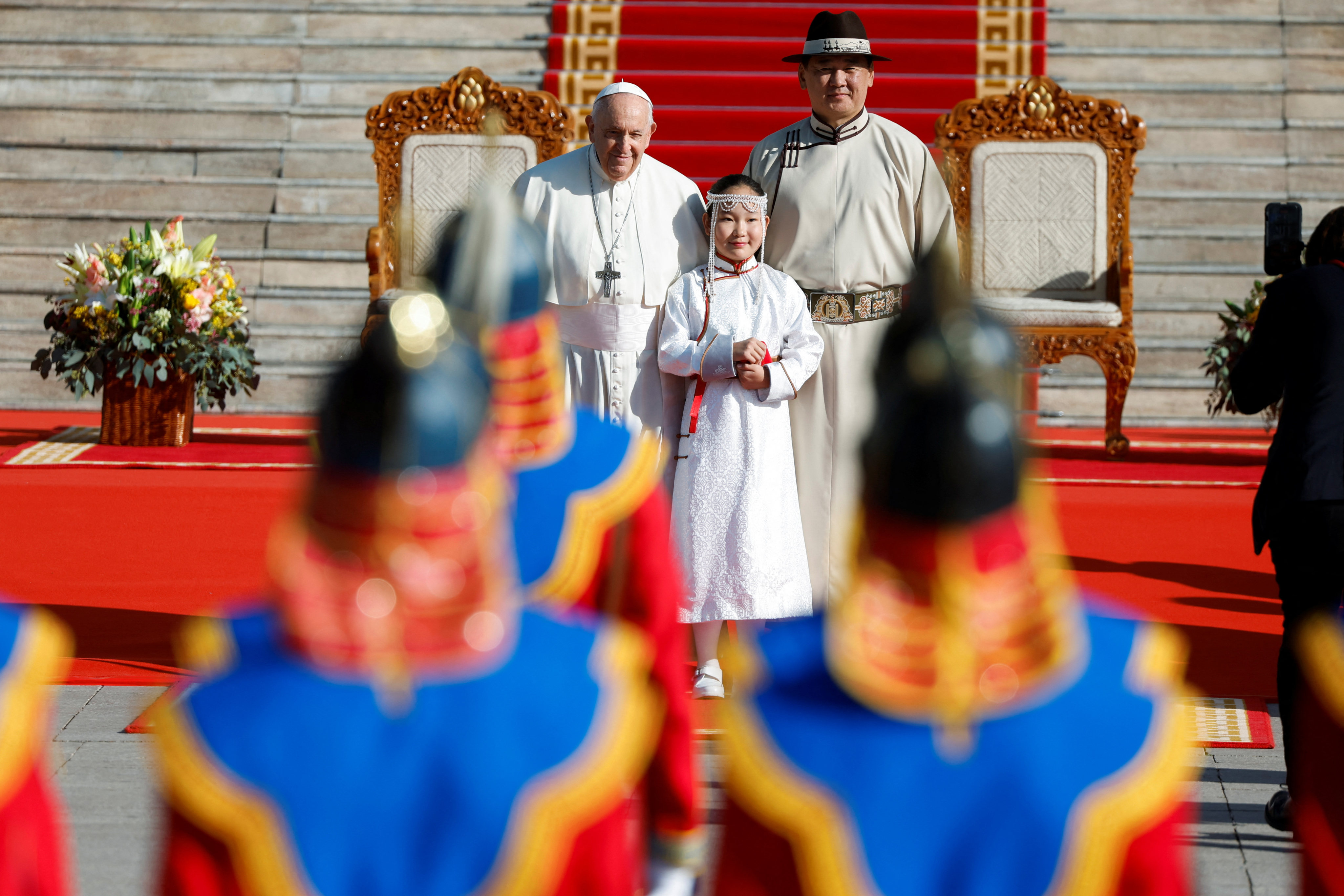 Pope Francis attends a welcome ceremony with Mongolian President Ukhnaagiin Khurelsukh at Sukhbaatar Square in Ulaanbaatar, Mongolia on Saturday. Photo: Reuters