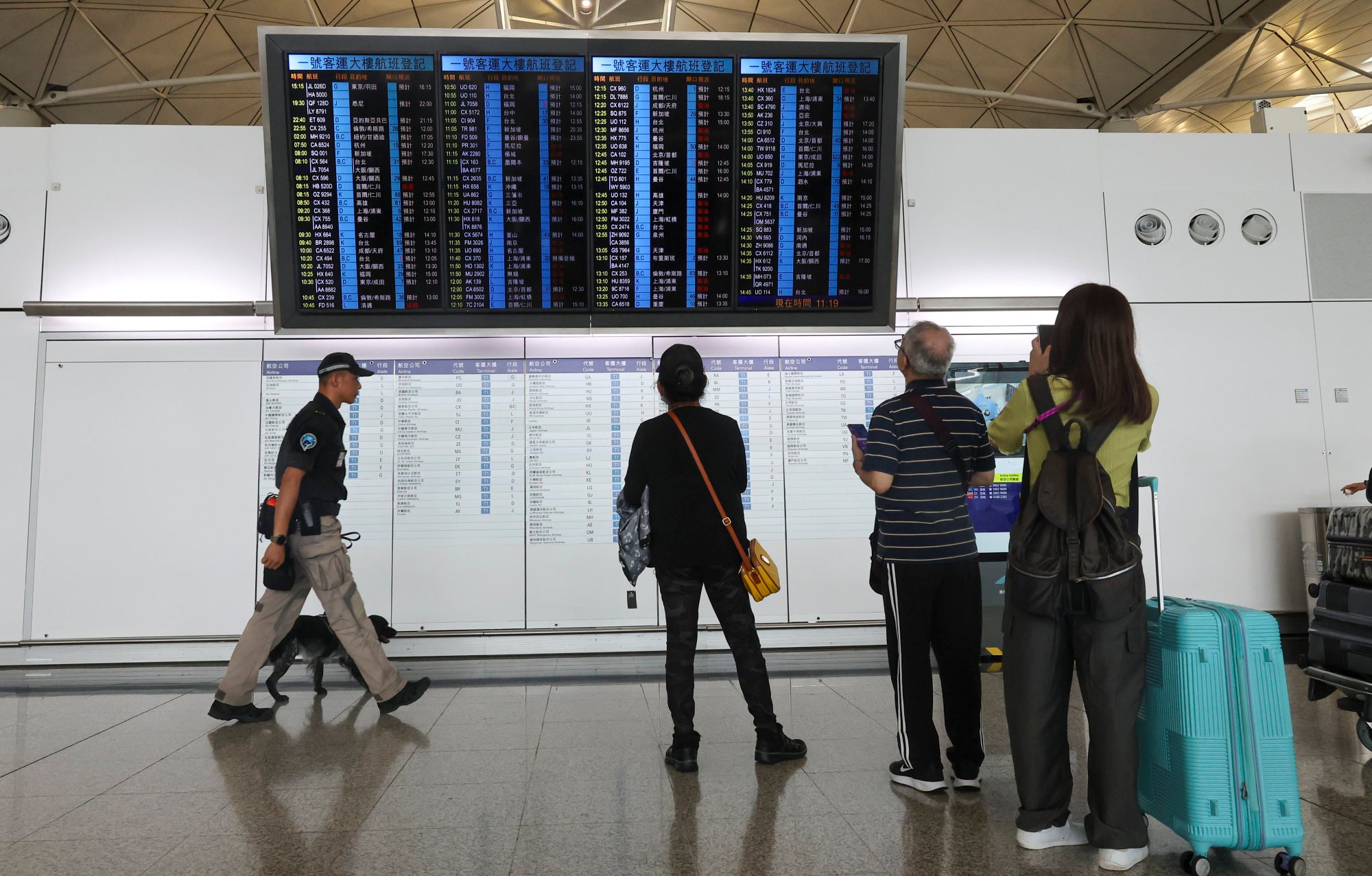 480-hong-kong-flights-to-resume-as-effects-of-typhoon-saola-wane-first