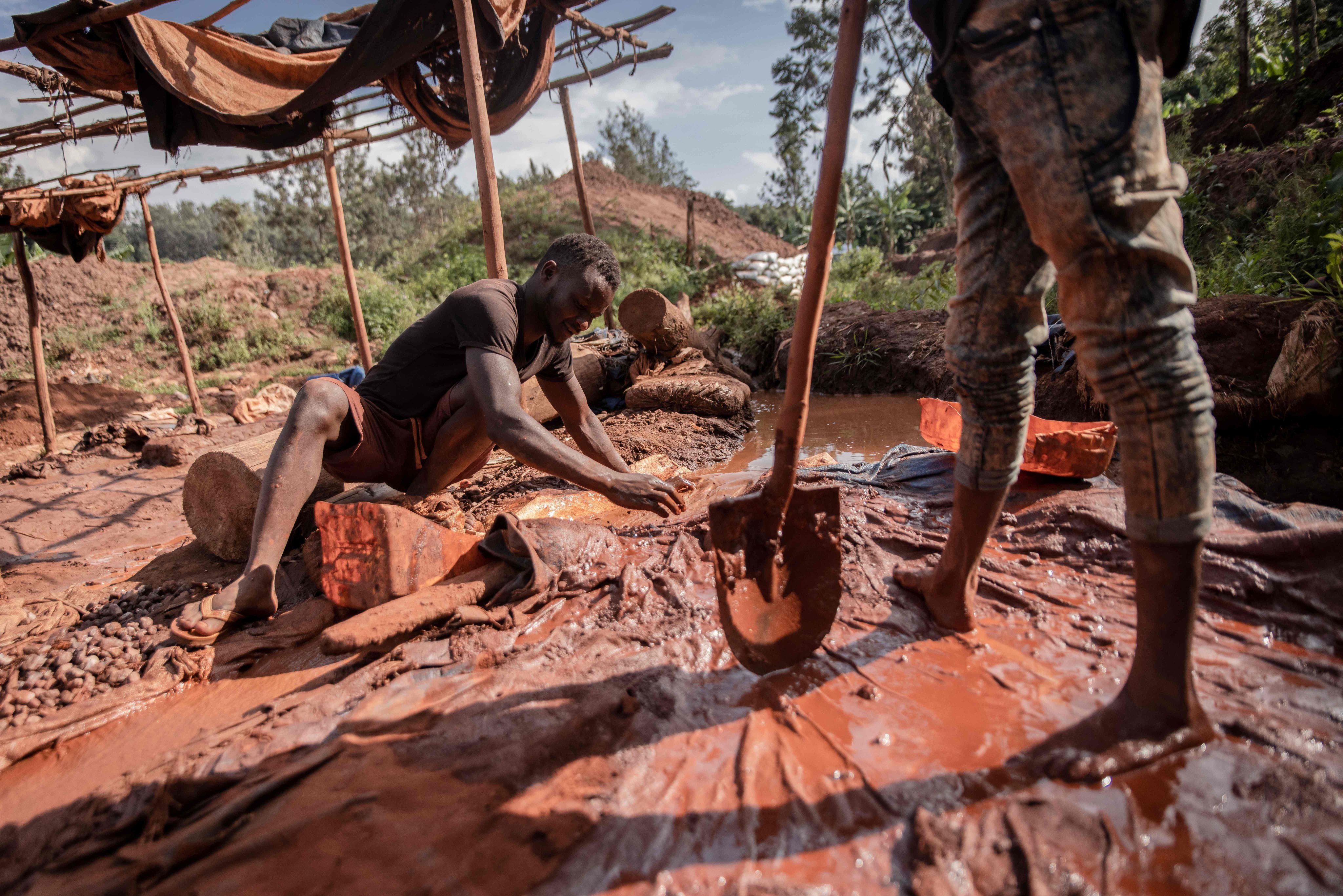 Miners pan for gold in the Luhihi gold mine, 50km from the town of Bukavu in Congo’s South Kivu province in November 2021. Photo: AFP