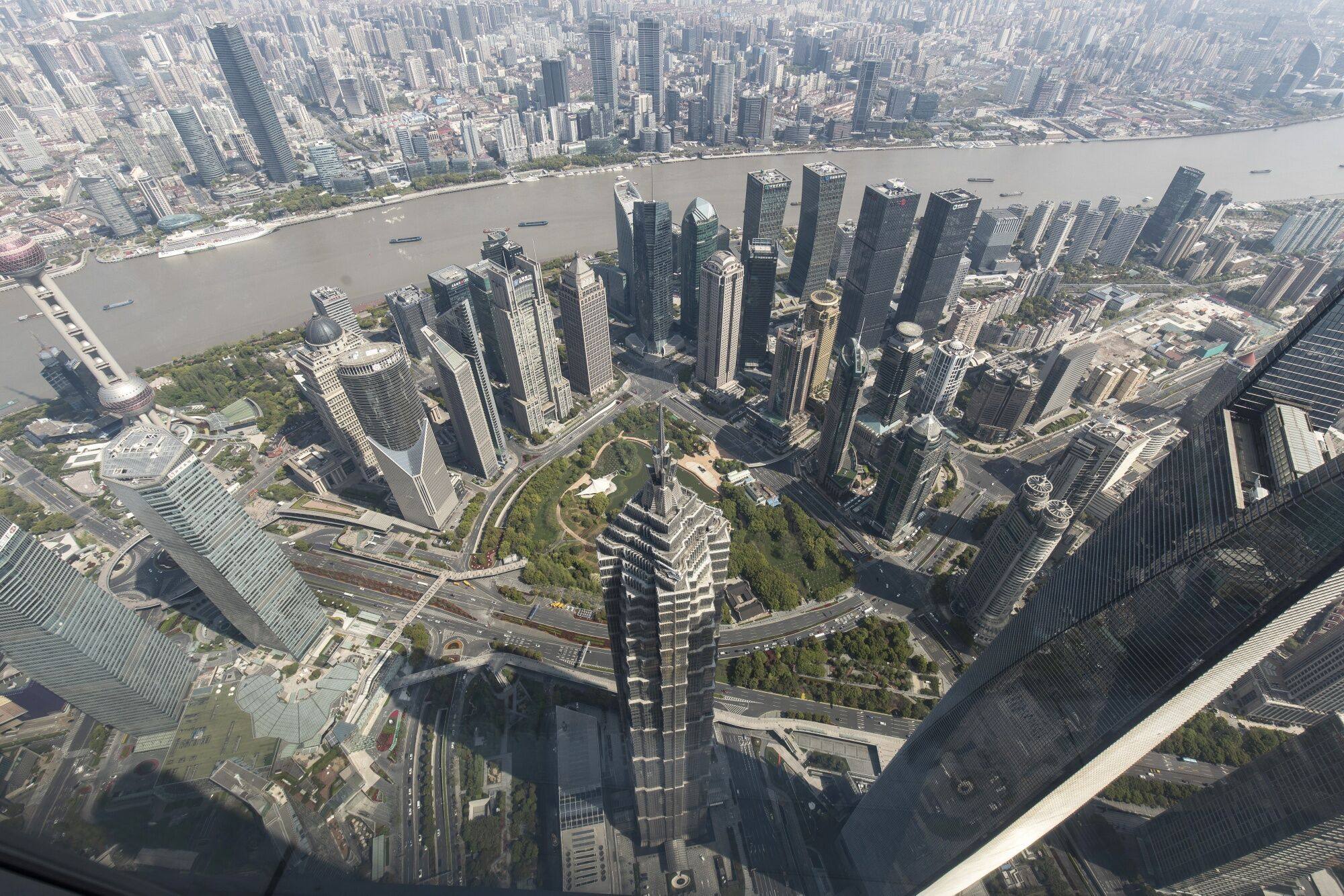 The Huangpu River in Shanghai. Swire’s offer adds to evidence that Hong Kong and overseas developers are now finding better chances of taking part in lucrative projects amid a property crisis in mainland China. Photo: Bloomberg