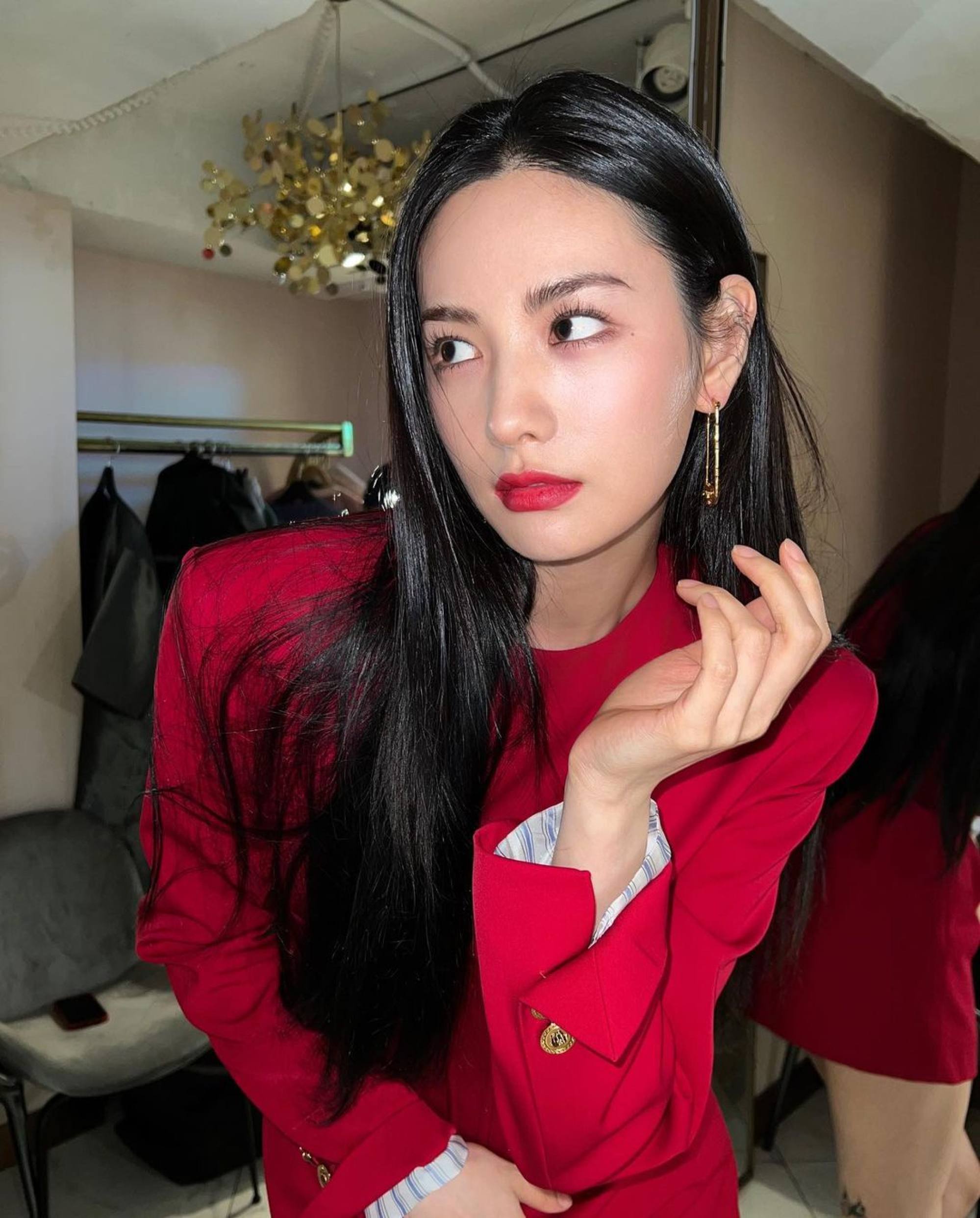 Drama: 10 of Aespa's best fashion looks in 2023, from Winter's striking red  Gucci skirt and Ning Ning's Versace LBD, to Giselle's Paris Fashion Week  'fit and Karina's tailored Thom Browne ensemble