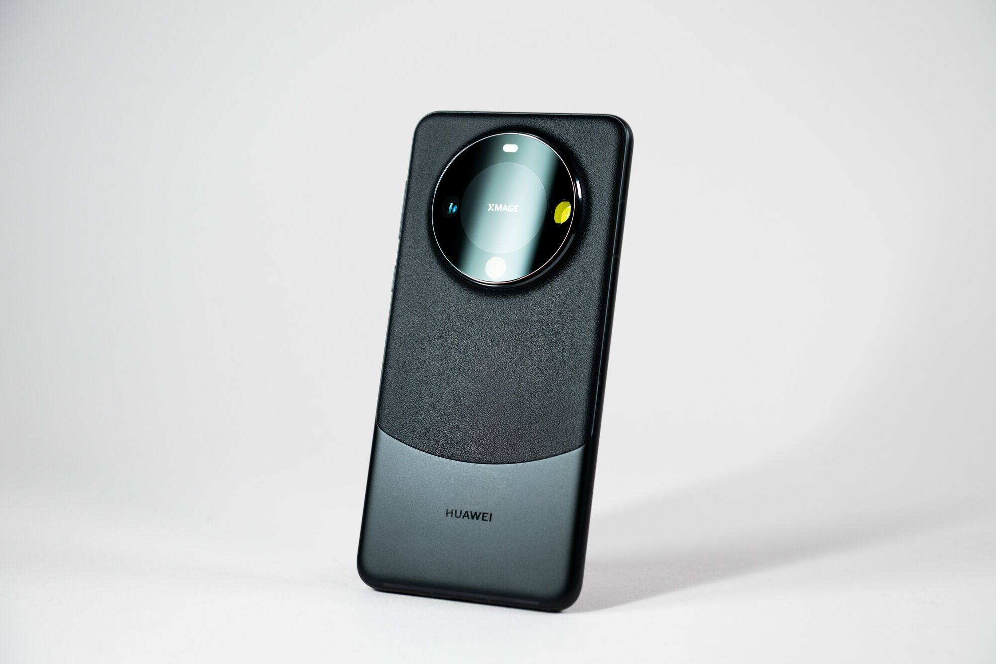 A Huawei Mate 60 Pro smartphone. Photo: Bloomberg