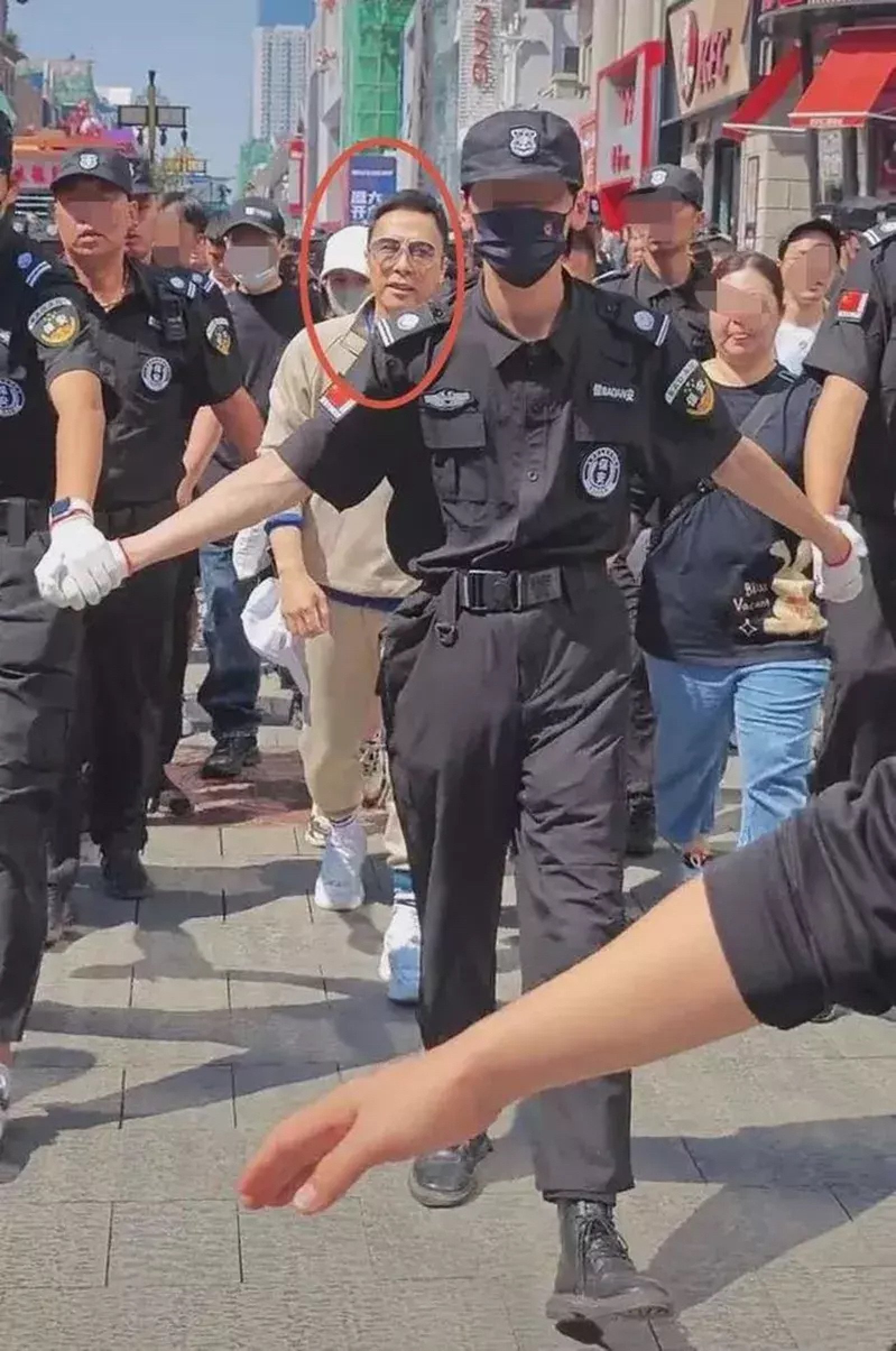 Yen, circled in red, flanked by a uniformed team of security guards at the event in China. Photo: Weibo