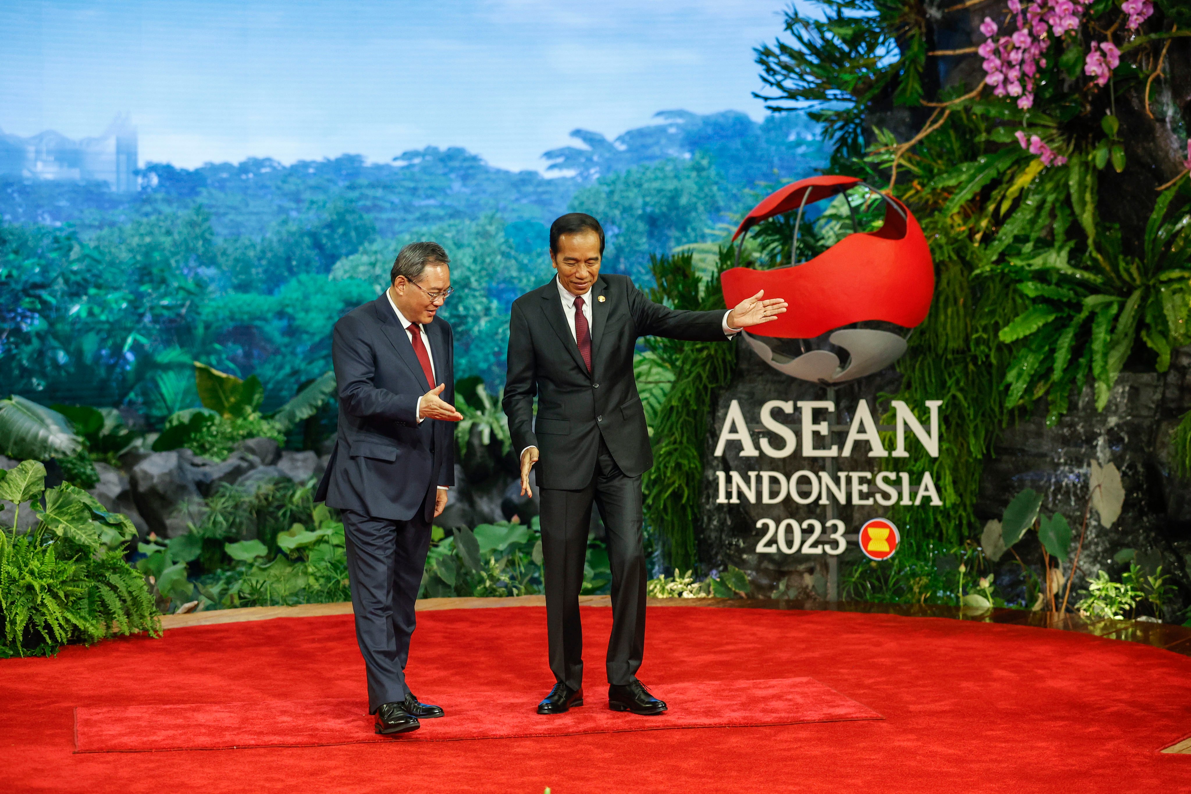Chinese Premier Li Qiang (left) is greeted by Indonesian President Joko Widodo at the summit in Jakarta on Wednesday. Beijing is facing a backlash over its latest official map. Photo: AP