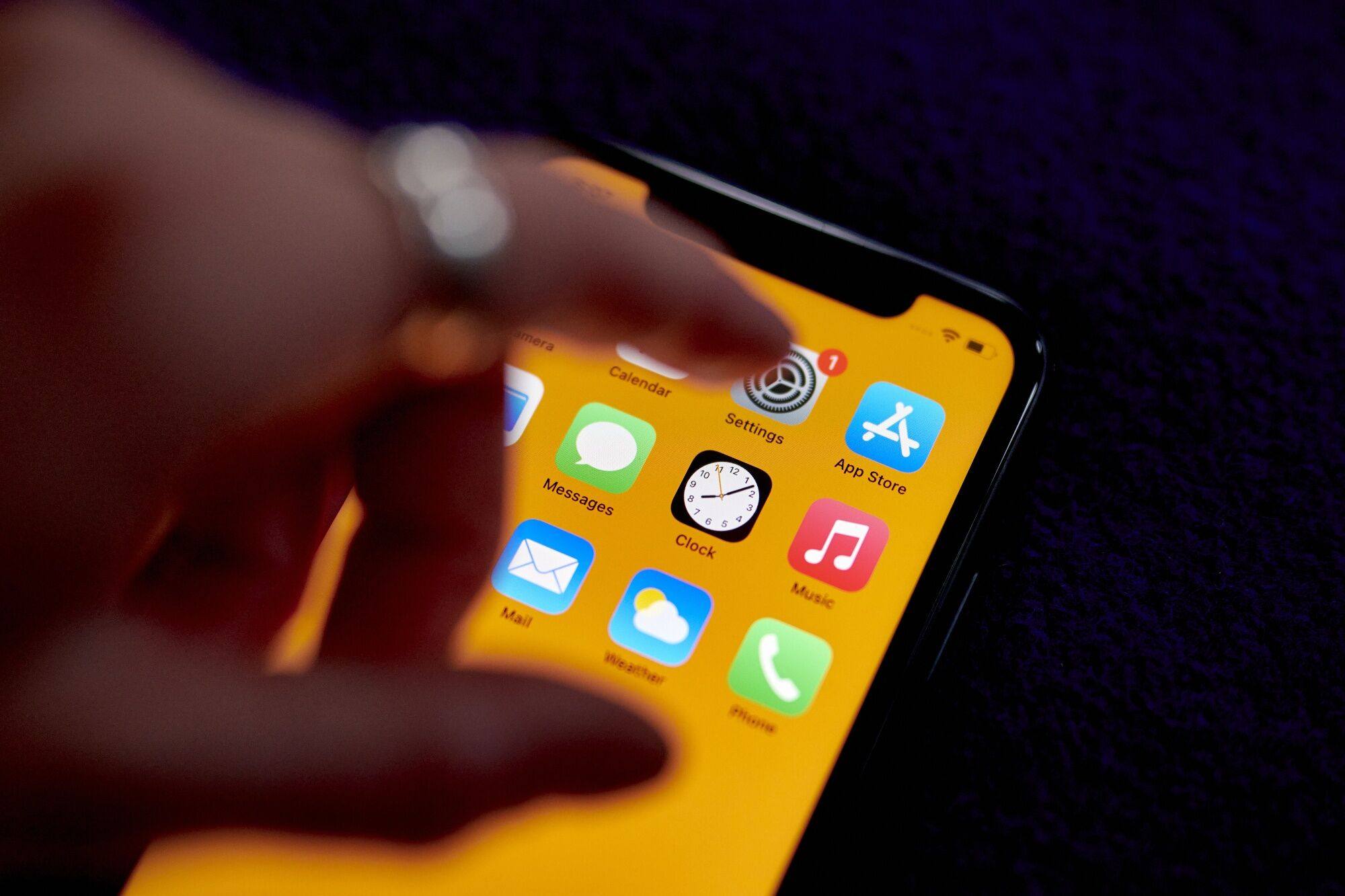 Employees with iPhones in some Chinese ministries have until the end of this month to switch to other phone brands for work use, according sources. Photo: Bloomberg