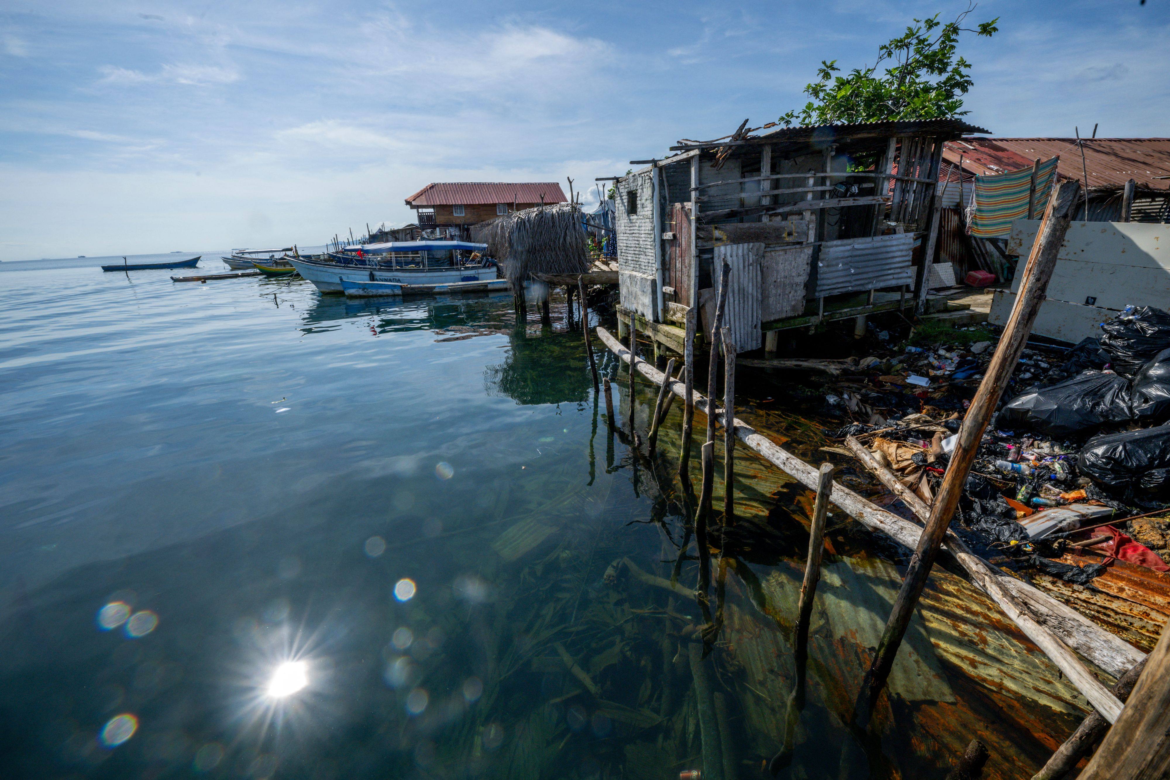 A house destroyed by the sea on the island of Carti Sugdupu. Photo: AFP