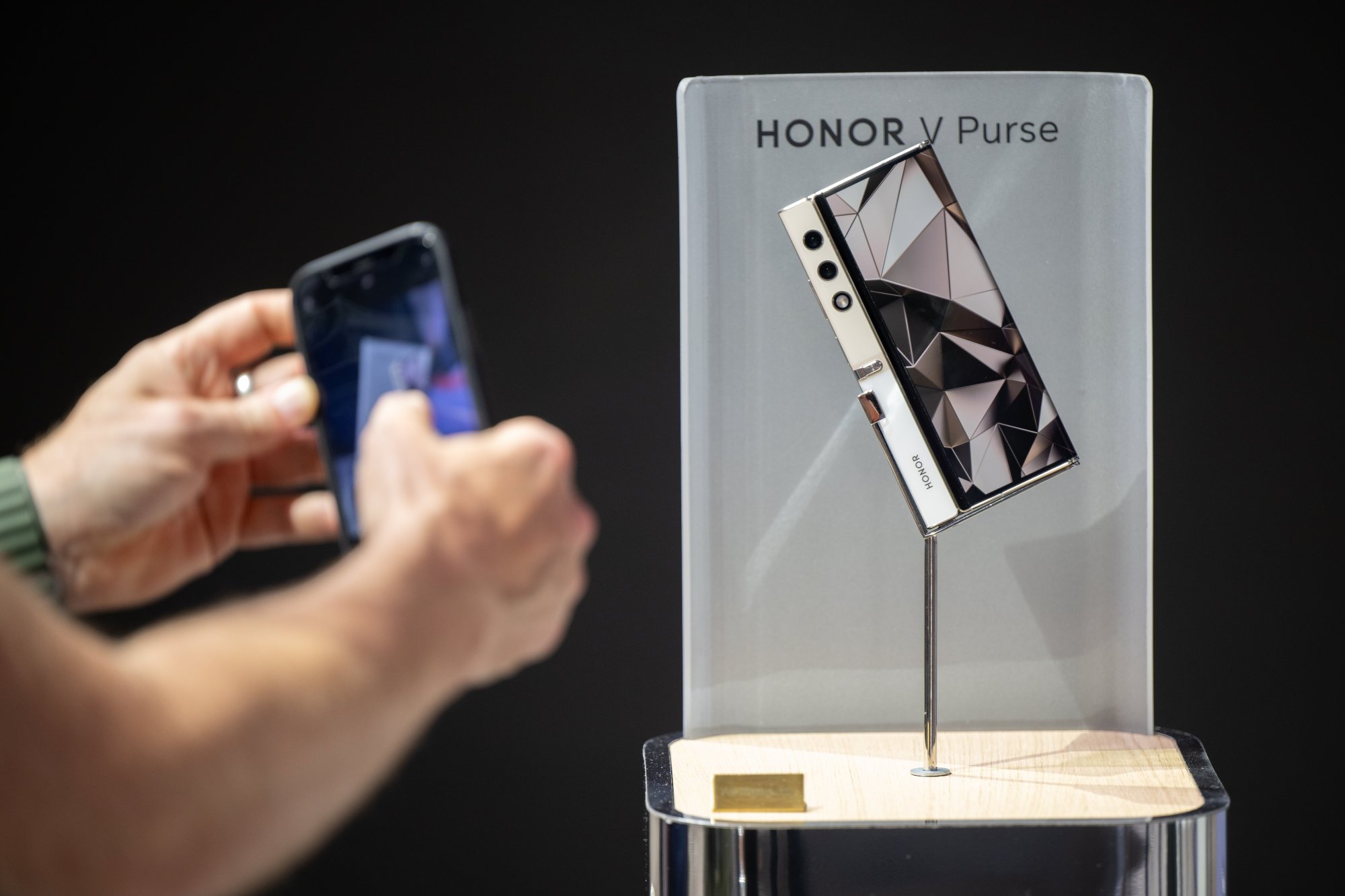 Phone or bag? Honor V Purse folding smartphone is both. It may be a  gimmick, but Chinese tech giant's other new foldable, Magic V2, means  business