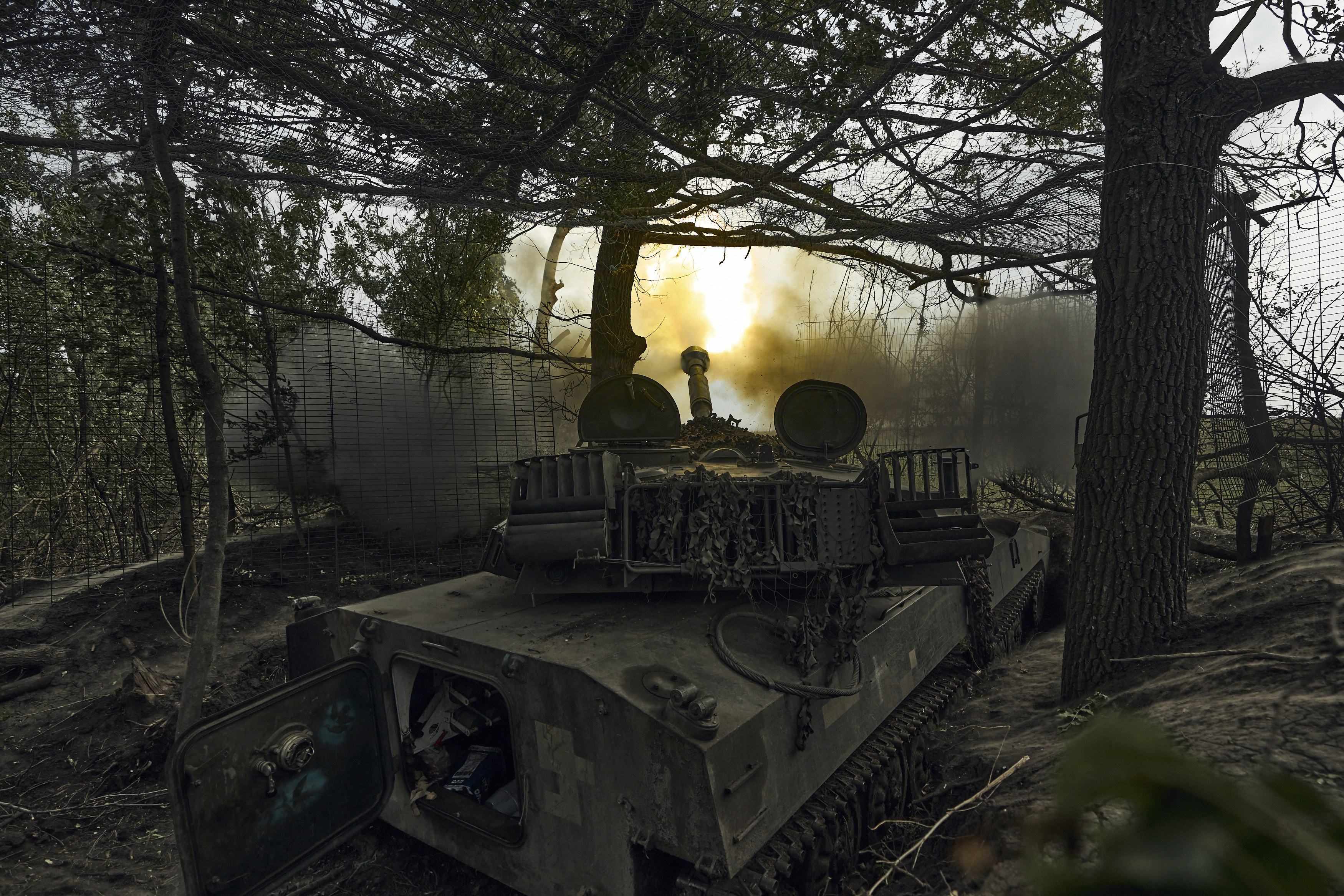 A Ukrainian self-propelled artillery system fires towards Russian positions near Bakhmut, Ukraine. Photo: AP