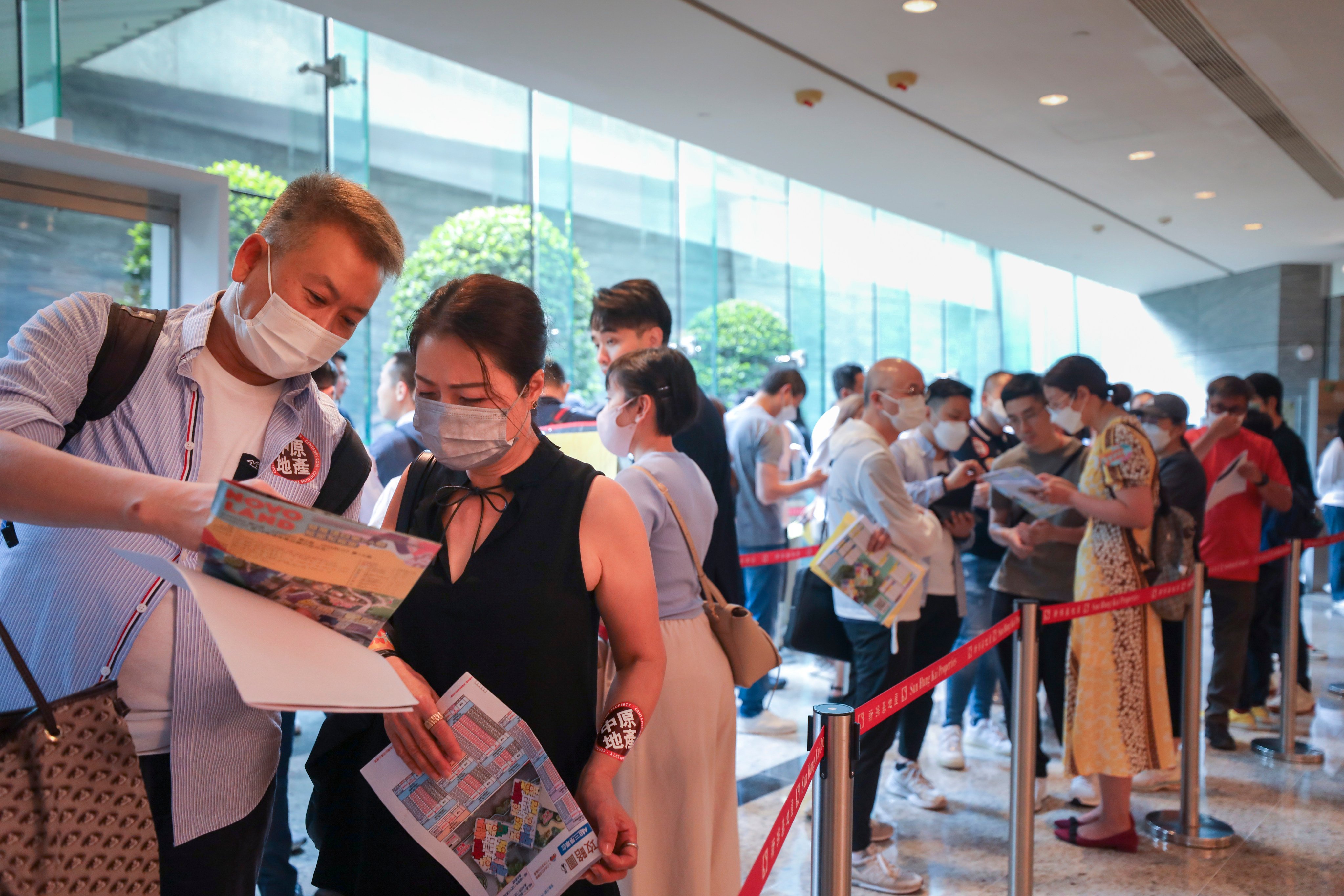 People queue up to buy homes in a Sun Hung Kai Properties project in this file photo from June. Photo: Xiaomei Chen