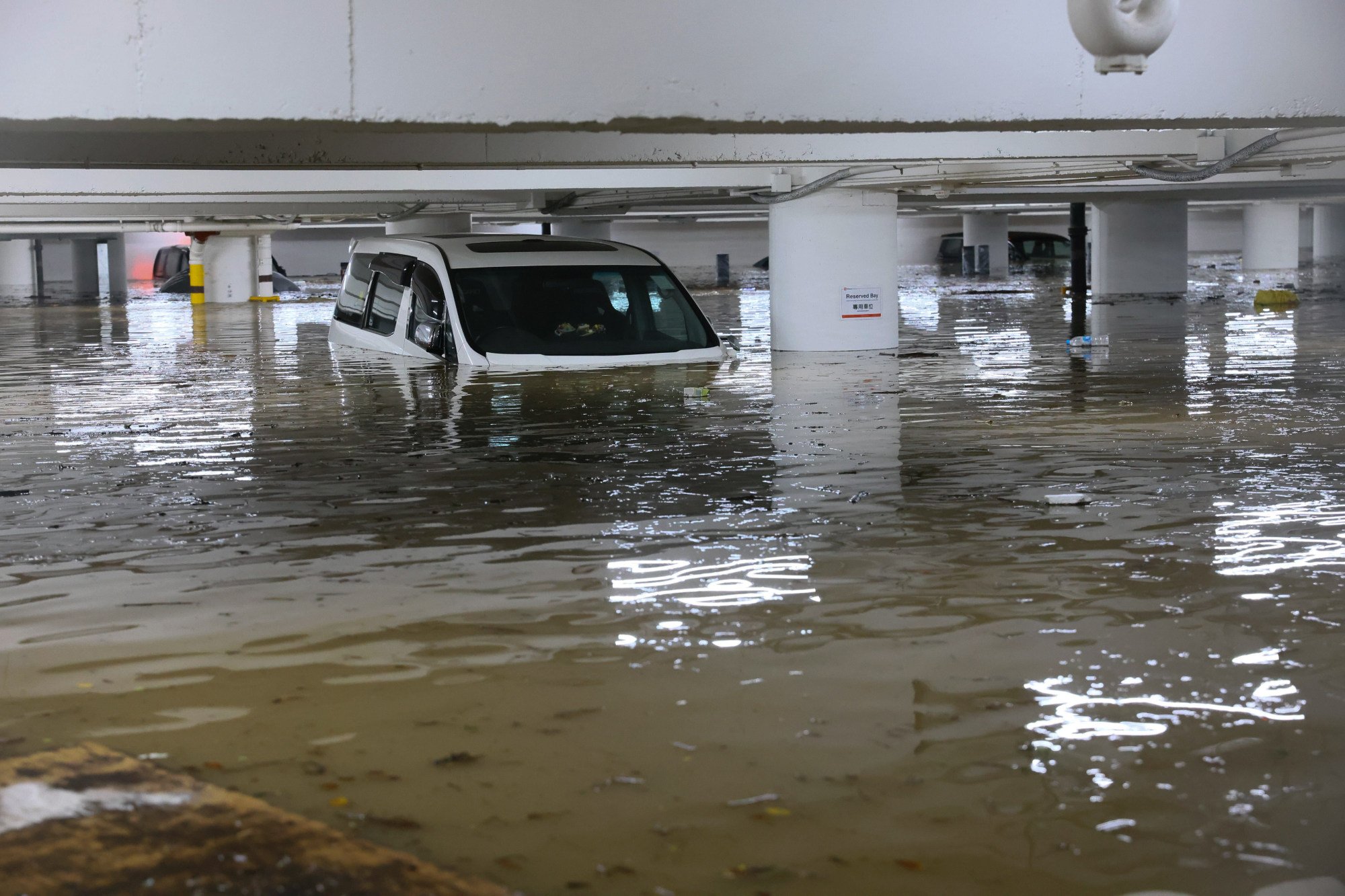 Hong Kong floods: 132 people sent to hospitals, Observatory cancels all ...