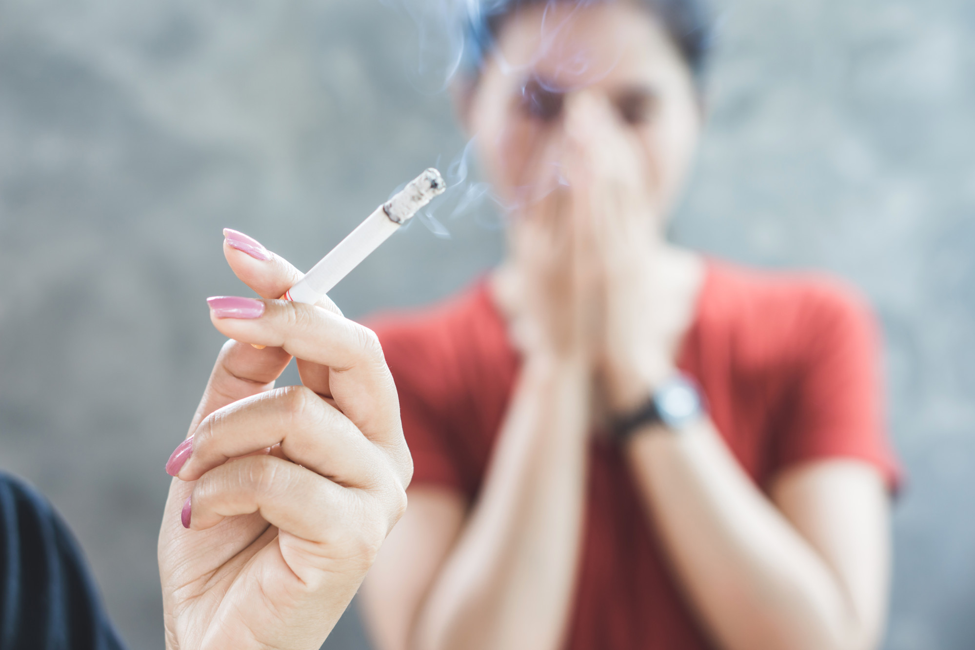 Quitting smoking will improve your sense of smell. Photo: Shutterstock
