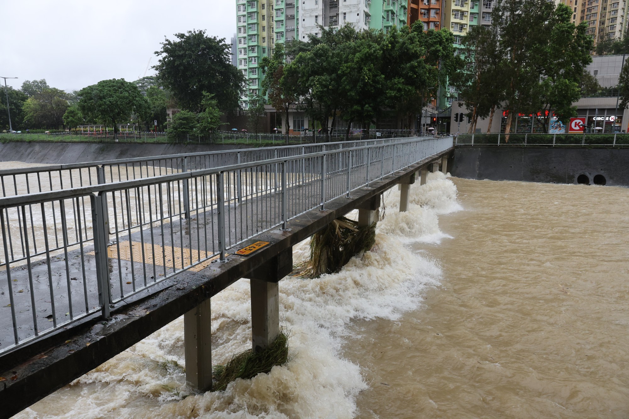 The water level rises in the Shing Mun River, which runs adjacent to Sha Tin racecourse. Photo: Edmond So