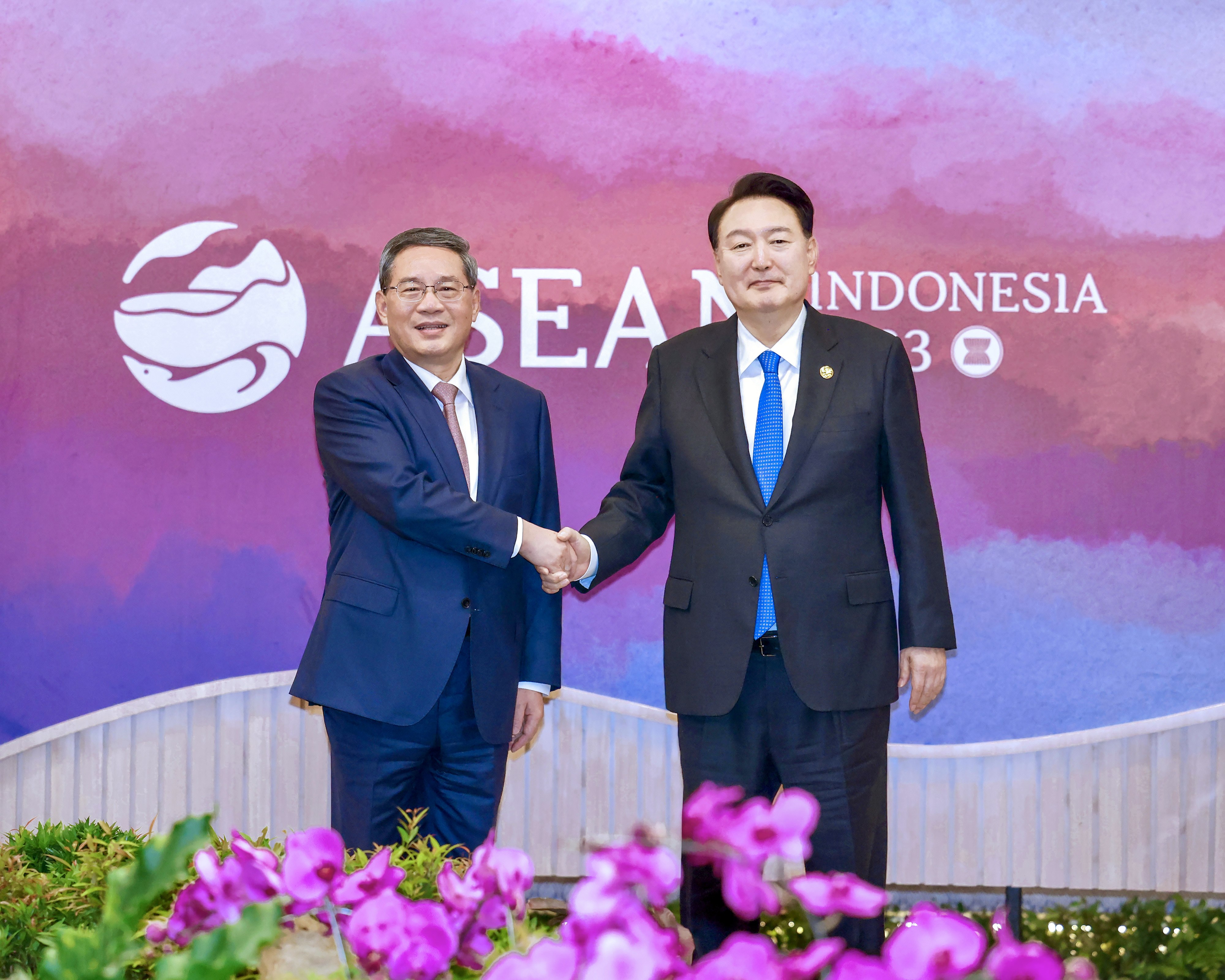 Chinese Premier Li Qiang met South Korean President Yoon Suk-yeol on the sidelines of the East Asia Summit in Jakarta on Thursday. Yoon said North Korea’s weapons are a threat to all countries. Photo: Xinhua