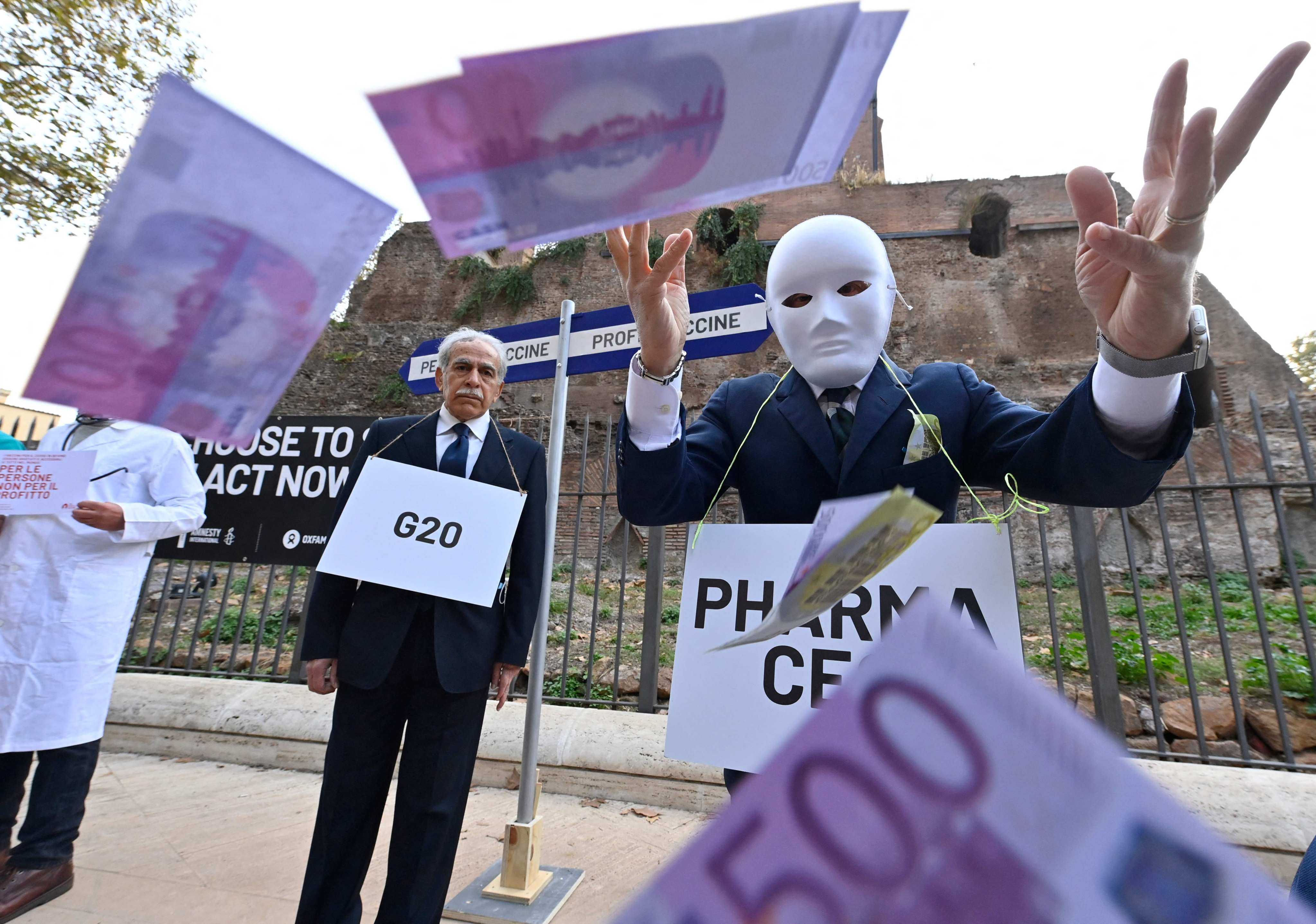 Activists from Amnesty international, Emergency and Oxfam stage a flashmob to denounce the inequality of vaccine access on October 29, 2021, on the eve of the G20 summit, at Piazza Vittorio in Rome. Photo: AFP