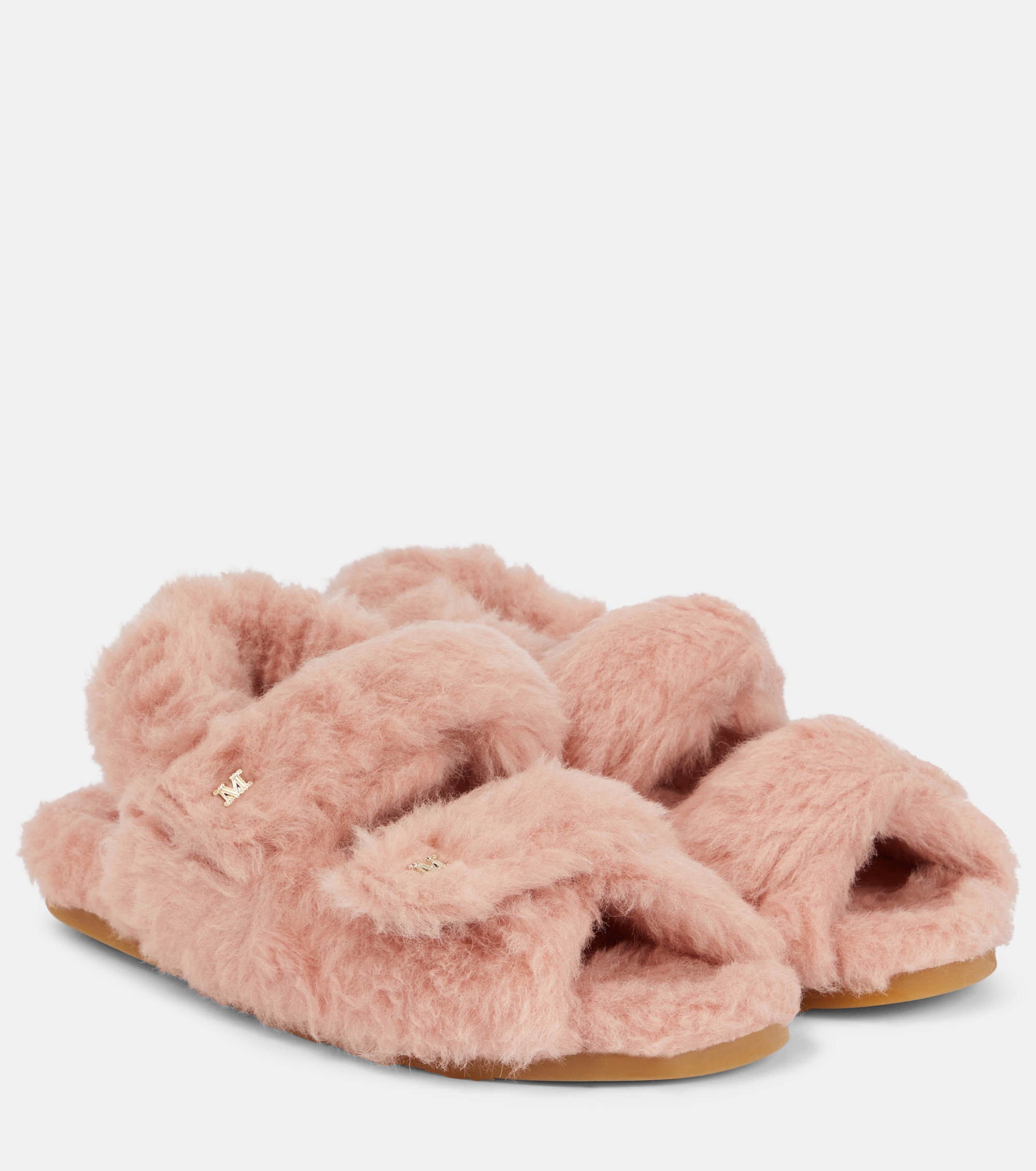 Jennifer Lopez and Megan Fox are rocking fluffy slippers so