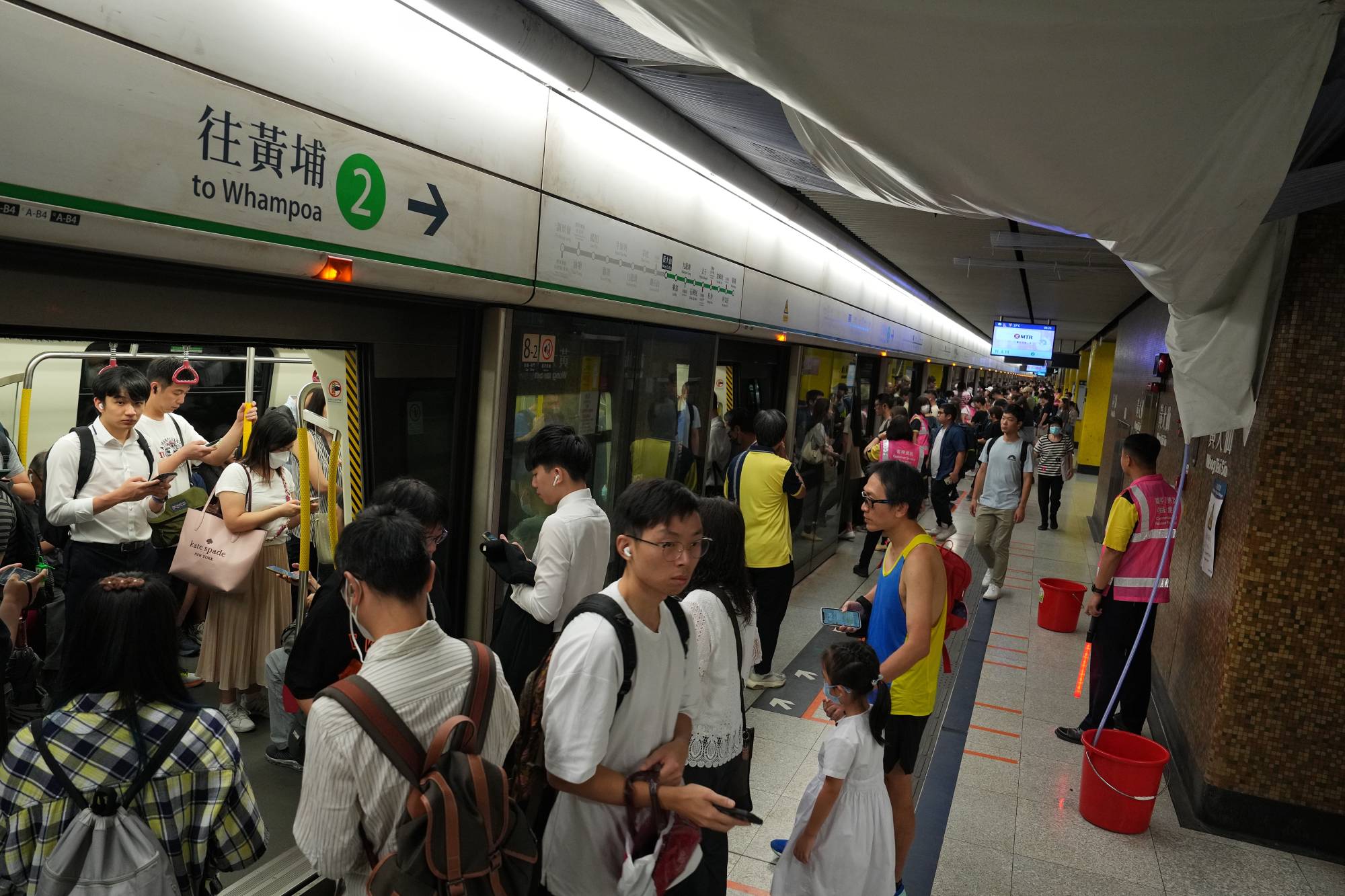 Many commuters say they left home early to make sure they could reach work on time. Photo: Elson Li