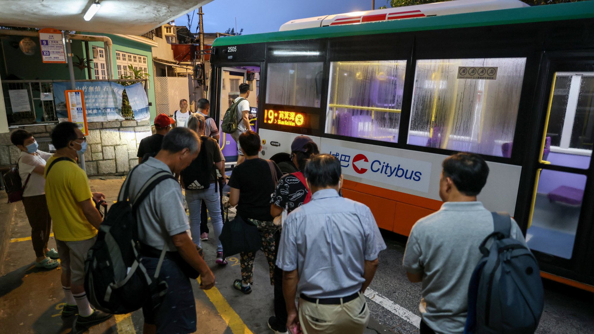 Residents in Shek O line up to take the first bus to Shau Kei Wan. Photo: Yik Yeung-man
