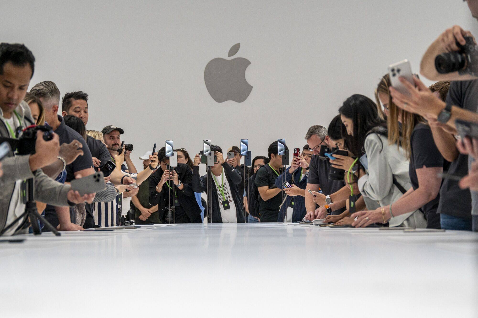 Attendees check out the iPhone 15 Pro and iPhone 15 Pro Max handsets on display during Apple’s launch of its new flagship smartphone models at the Apple Park campus in Cupertino, California, on September 12, 2023. Photo: Bloomberg