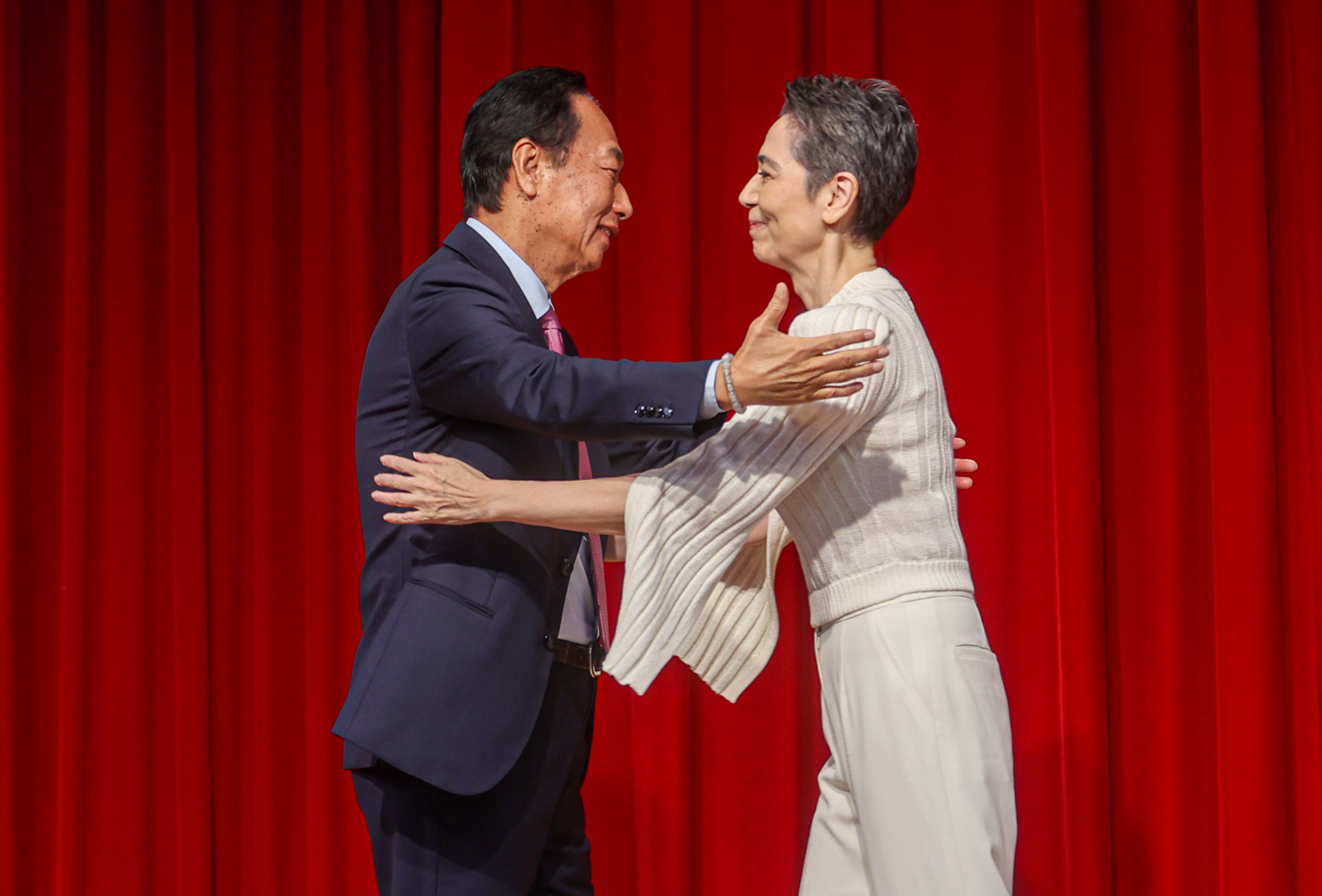 Foxconn founder Terry Gou and running mate Tammy Lai Pei-hsia embrace during a press conference in Taipei on Thursday. The Foxconn founder said Lai was the obvious choice for his independent ticket. Photo: CNA