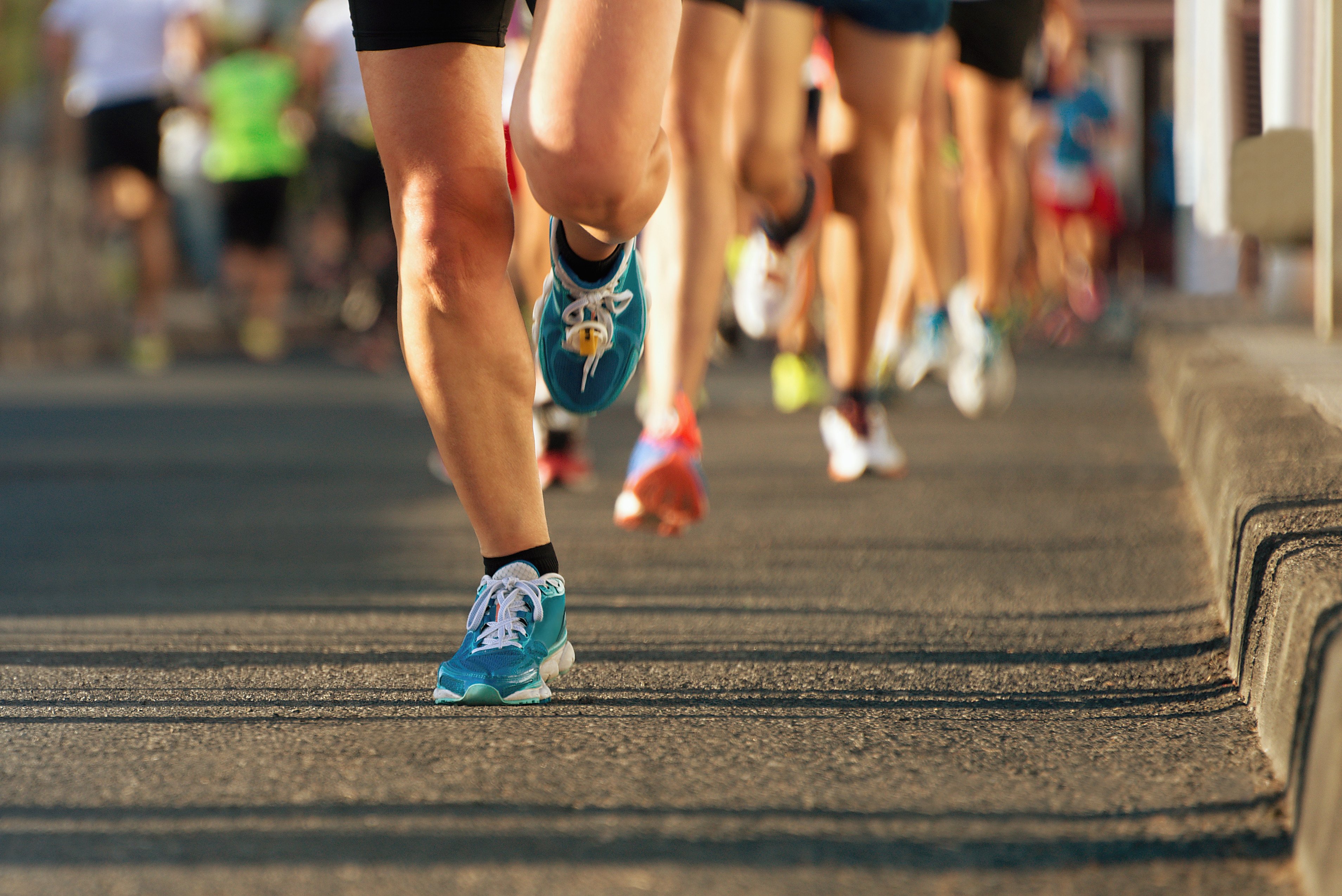 A new study shows no causal link between marathon runners’ running history and osteoarthritis, adding to a growing body of evidence undermining the notion that long-distance running damages the knees and hips. Photo: Shutterstock