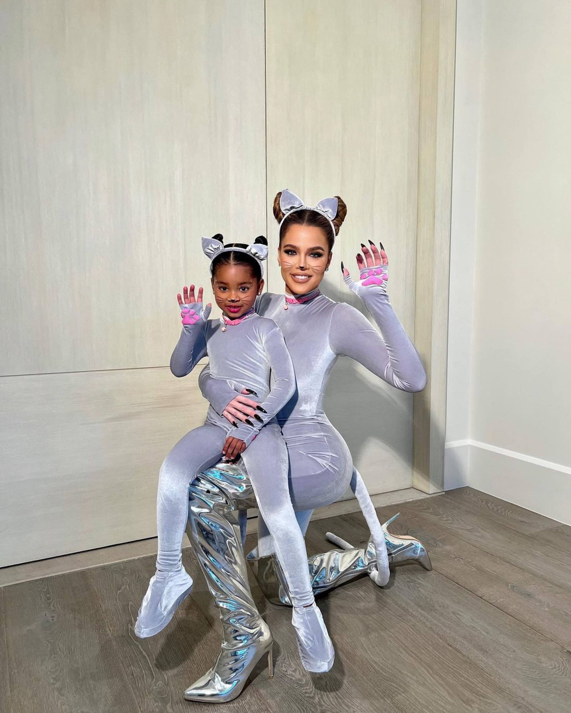 Khloe Kardashian & True Thompson Wear Matching Outfits In Pampers Ad –  Hollywood Life