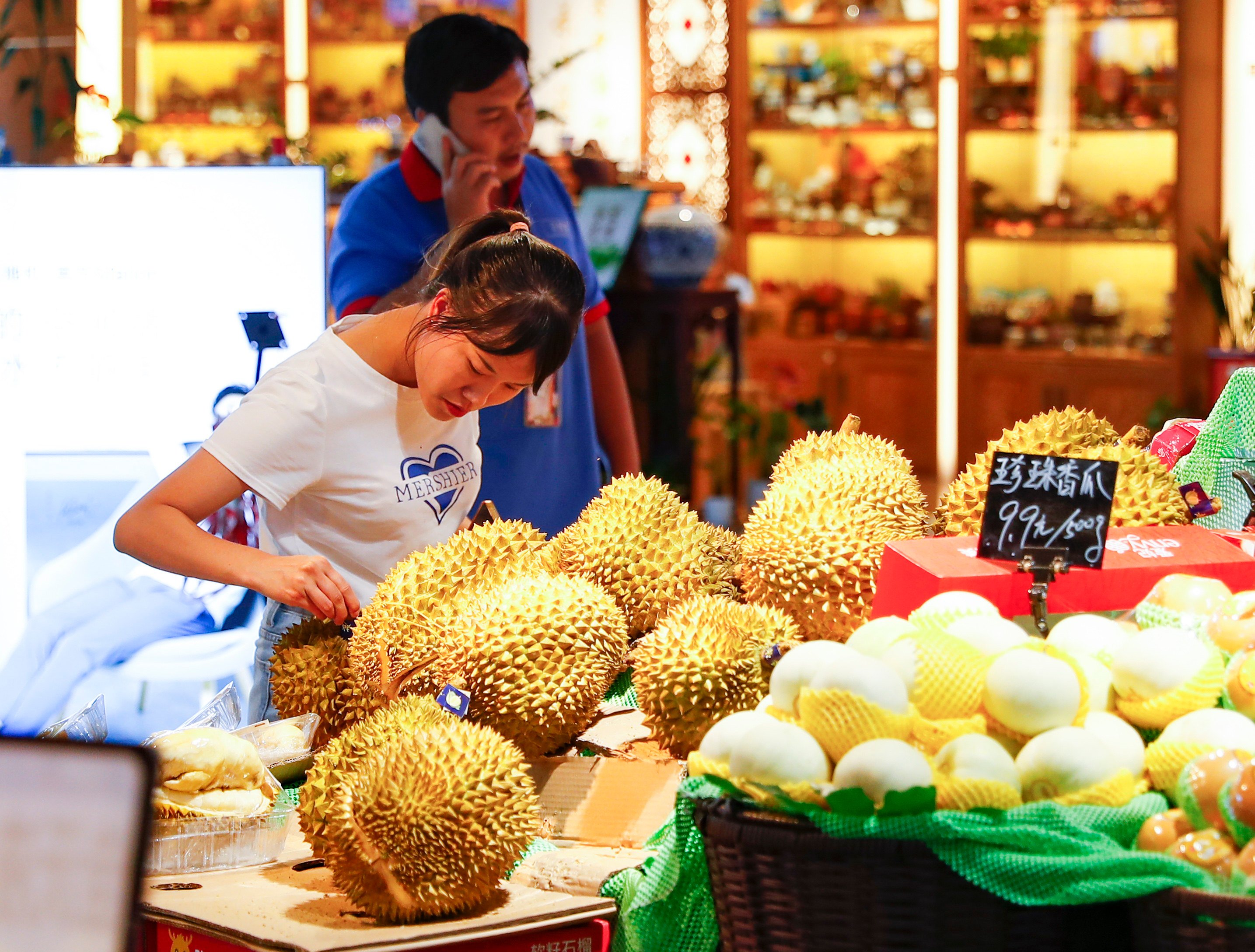 A shopper chooses among imported durian at a supermarket in Nanning, in southern Guangxi Zhuang Autonomous Region, on September 7. The notoriously odorous fruit has rapidly gained popularity among China’s middle-class consumers, creating a surge in imports and another avenue through which China and Vietnam are closely linked. Photo: Xinhua