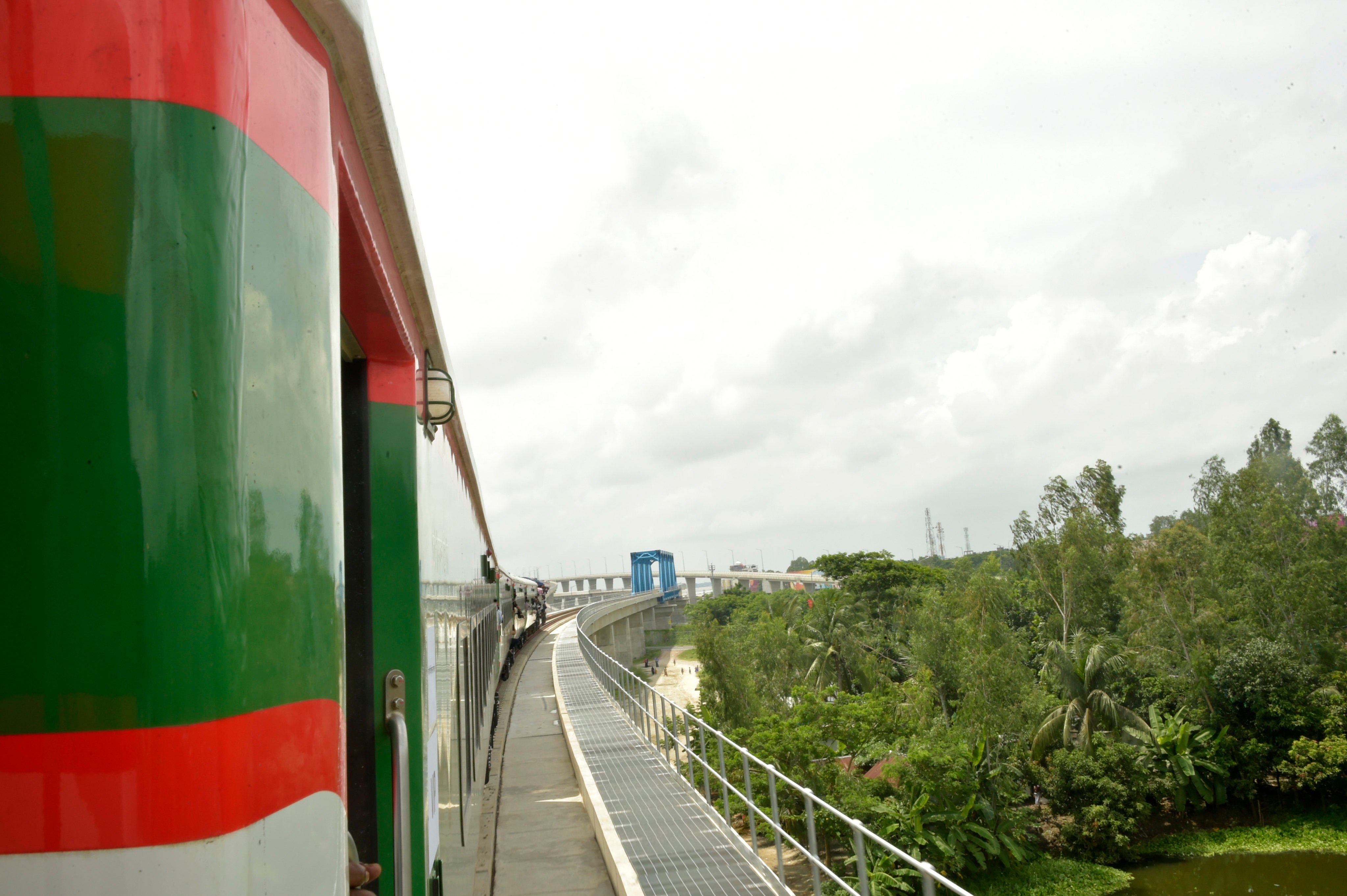 A train is pictured during a trial run on September 8 along a newly-constructed railway on Padma Bridge in Dhaka, Bangladesh. The railway connects with other belt and road projects and will serve as an important link between China and a pan-Asian rail network. Photo: Xinhua