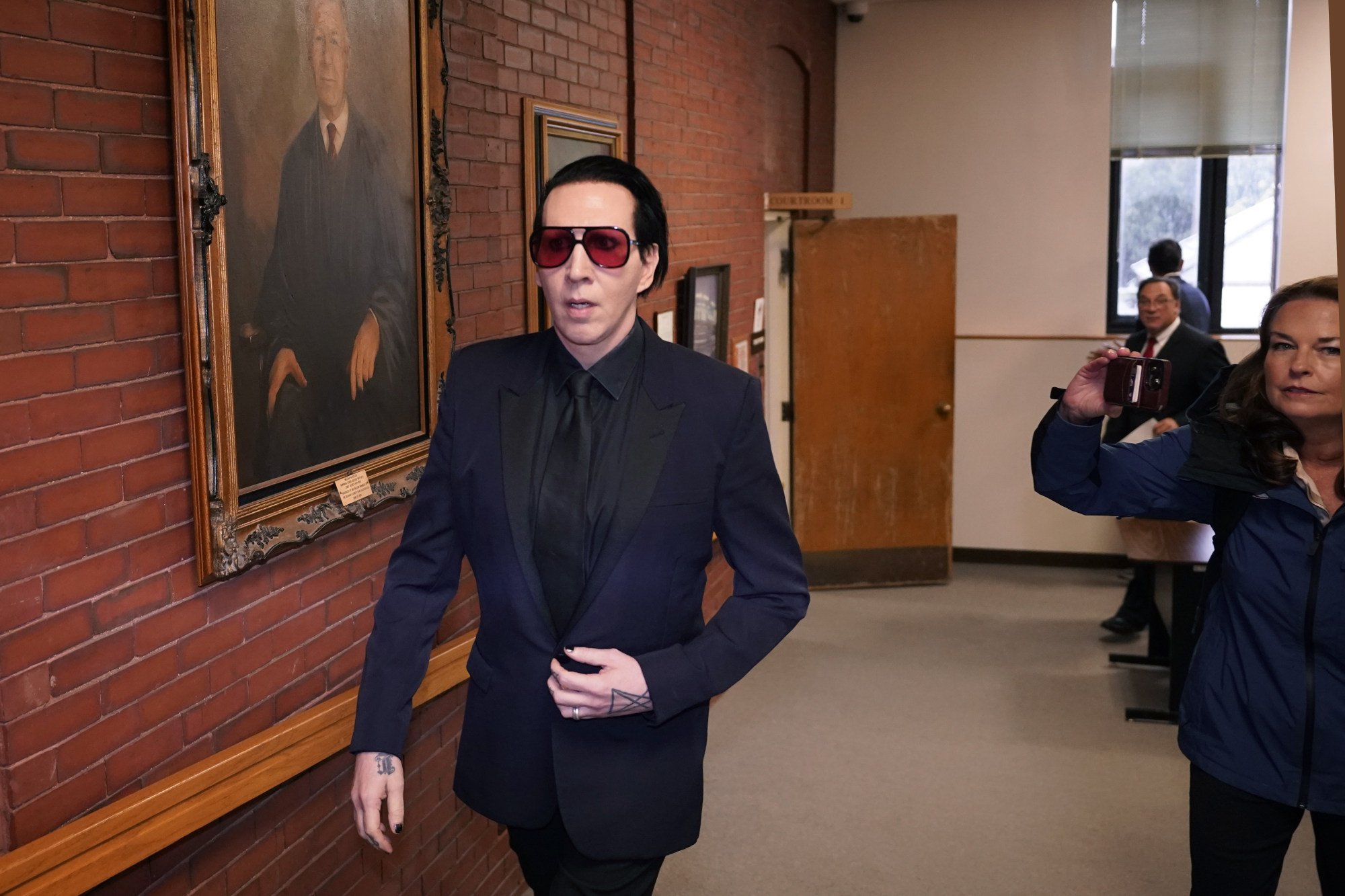 Marilyn Manson fined for blowing nose on concert camerawoman - BBC News