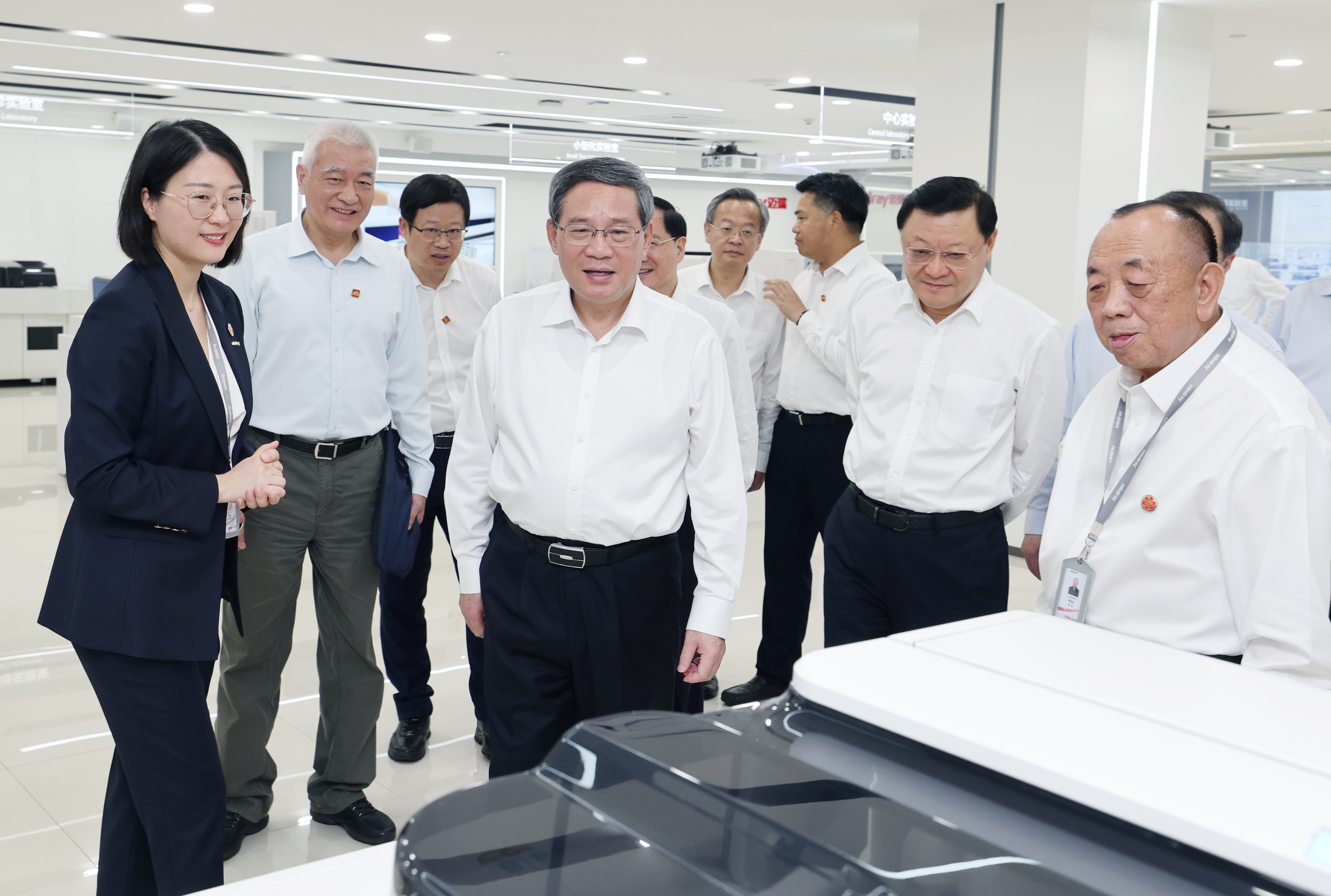 Chinese Premier Li Qiang (centre), also a member of the Standing Committee of the Political Bureau of the Communist Party of China Central Committee, inspects Shenzhen Mindray Bio-Medical Electronics in south China’s Guangdong Province, on August 23, 2023. Photo: Xinhua