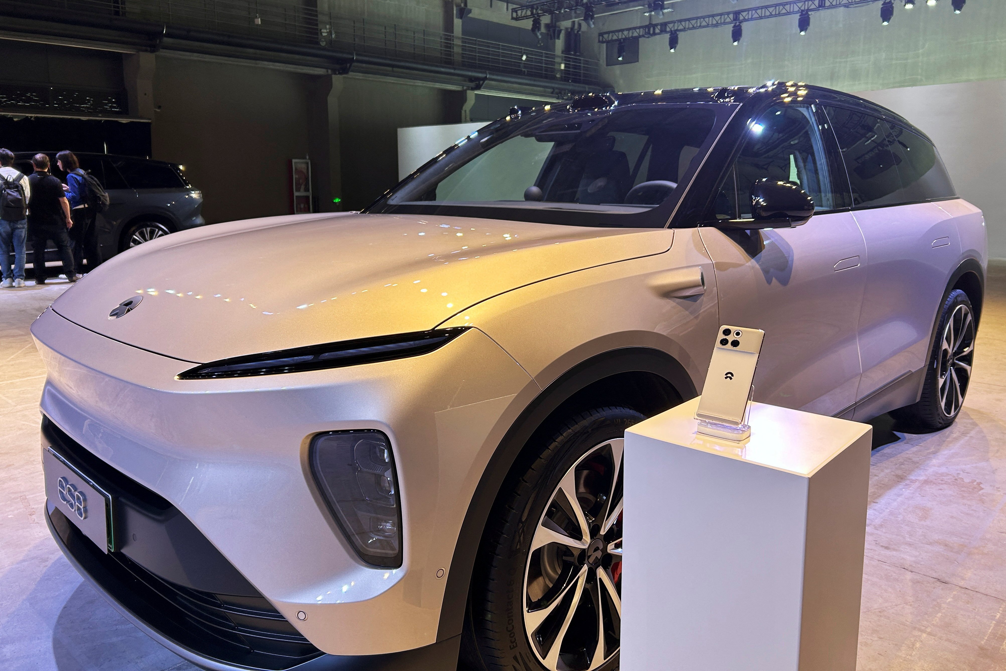 A Nio smarphone sits next to a Nio ES8 SUV during the Chinese electric vehicle maker’s tech day in Shanghai on September 21, 2023. Photo: Reuters