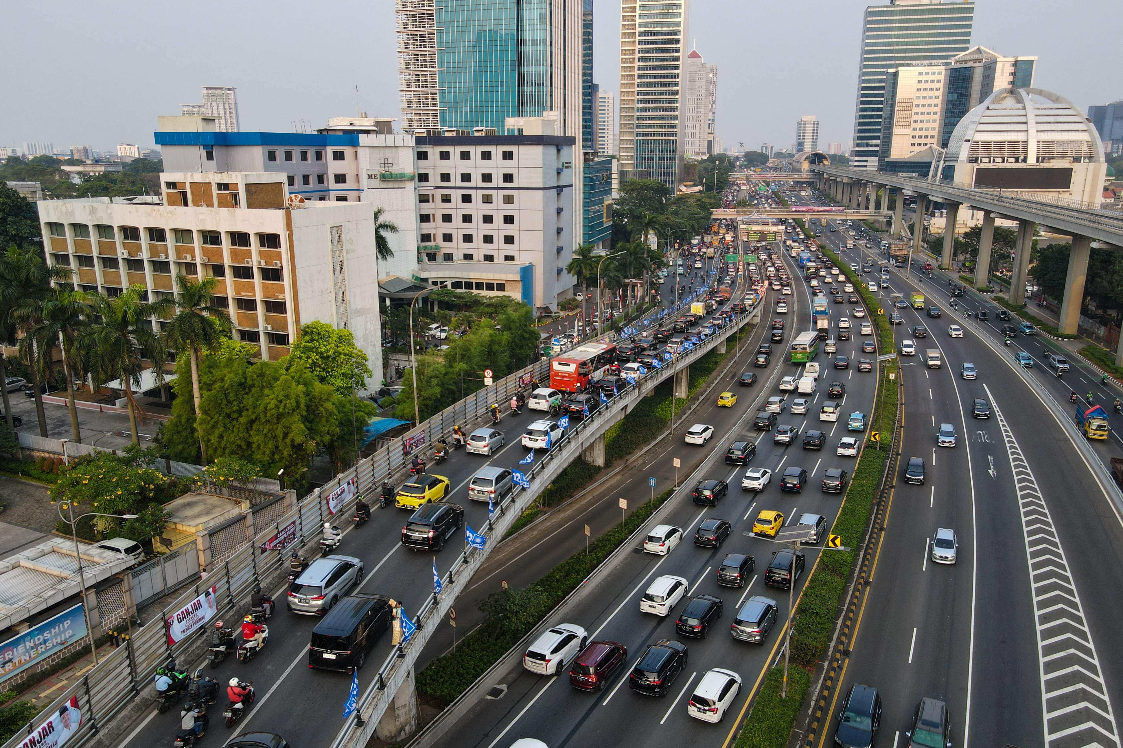 Motorists commute during the rush hour in Jakarta. Photo: AFP 