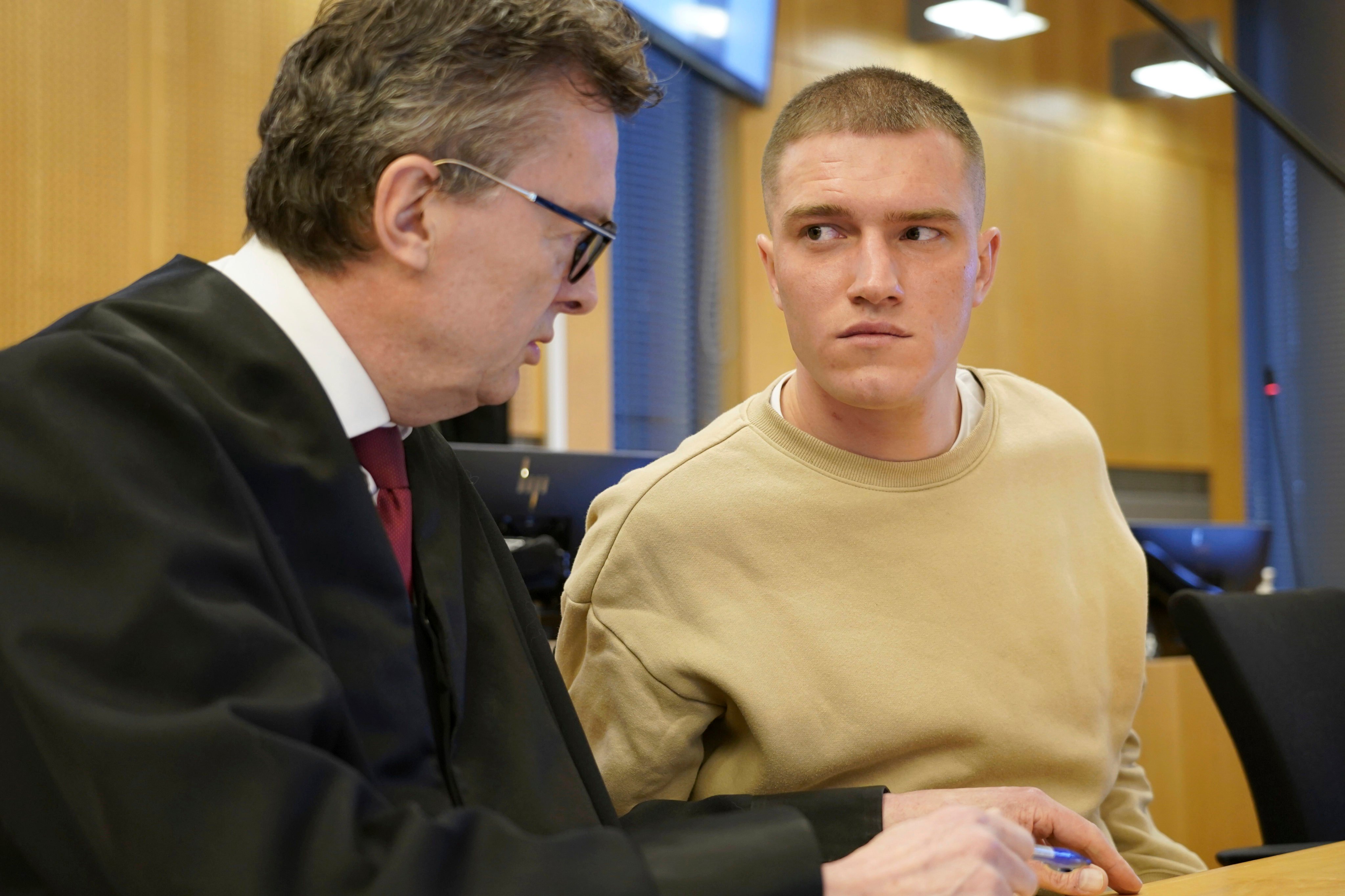 Former member of the Russian private military contractor Wagner Group Andrey Medvedev, right, listens to his lawyer Brynjulf Risnes during a court hearing. Photo: AP