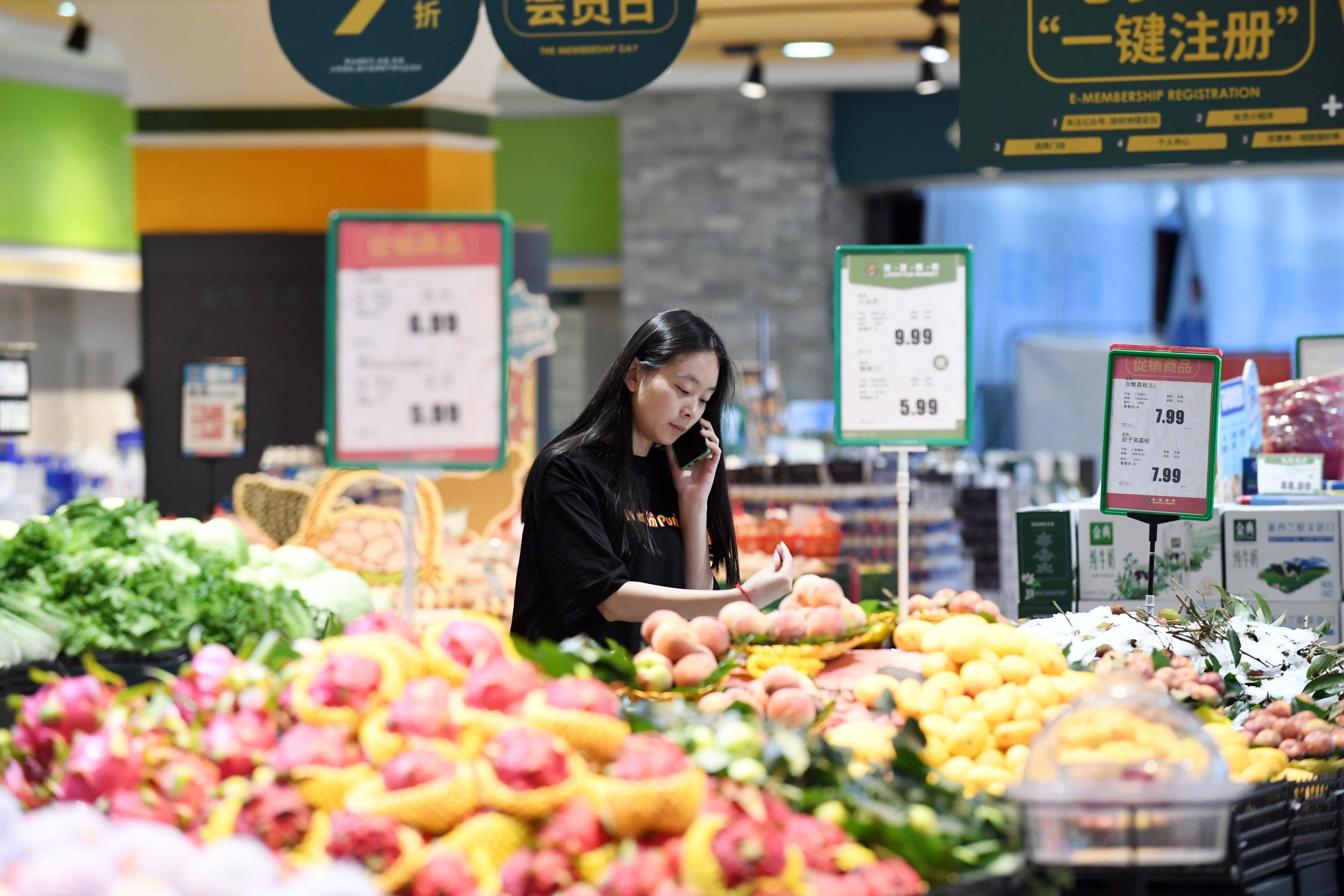 A customer at a supermarket in Renhuai, Guizhou province, on June 9. In taking over grocery shopping and other household chores, “full-time children” are finally having down-to-earth experiences. Photo: Xinhua