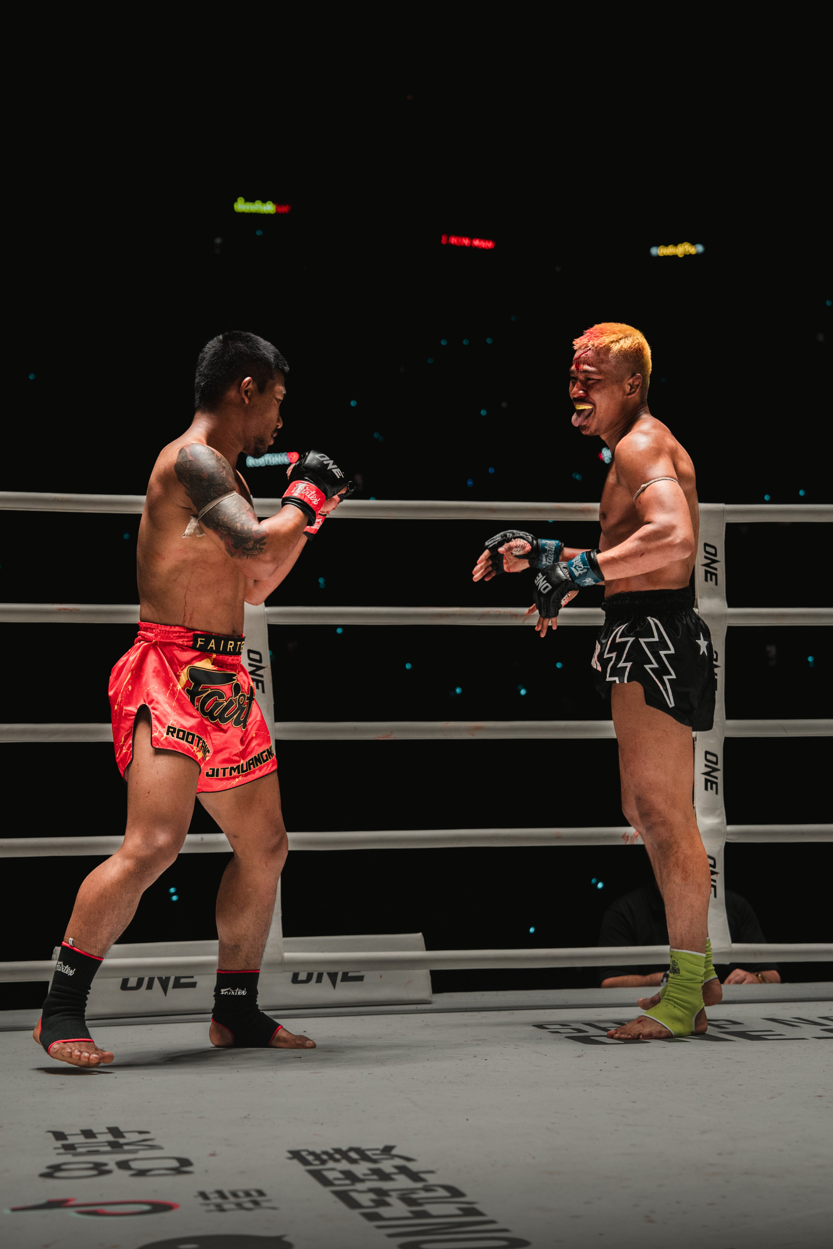 Rodtang Jitmuangnon and Superlek Kiatmookao do battle at ONE Friday Fights 34. Photo: David Picton
