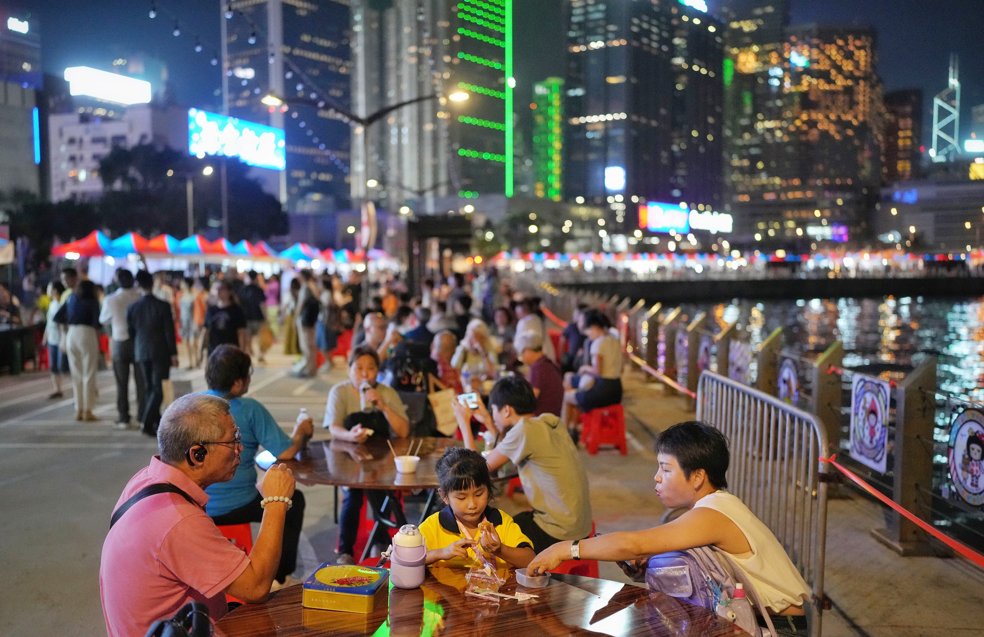 Night Vibes Hong Kong': hundreds flock to Wan Chai bazaar but