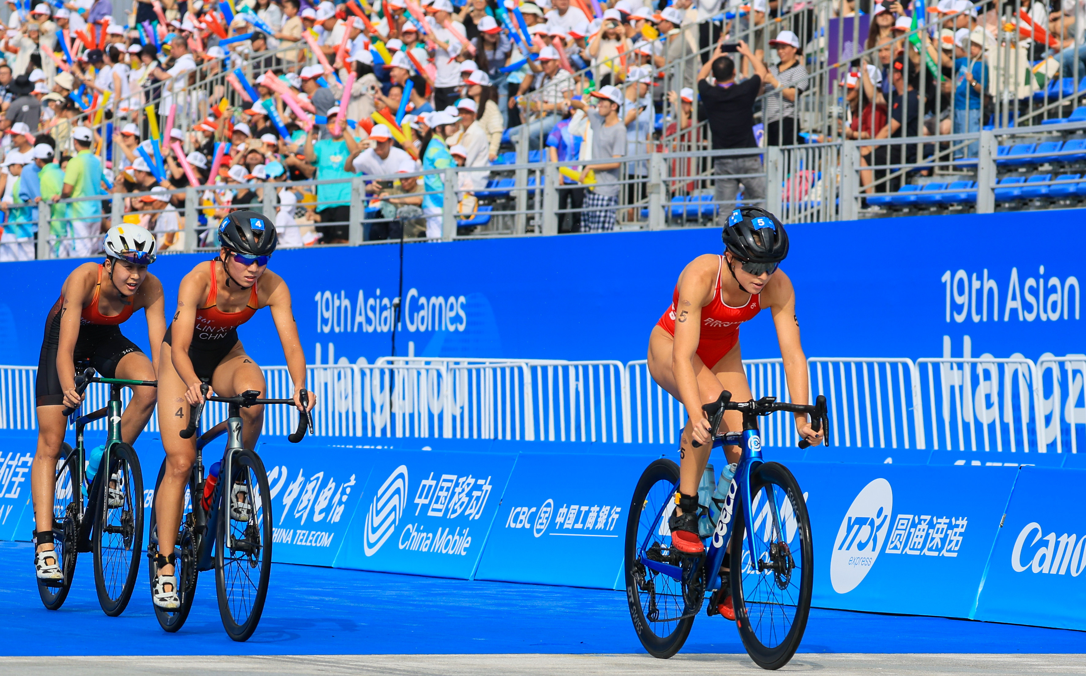 Bailee Brown in action during the women’s individual triathlon. Photo: Dickson Lee
