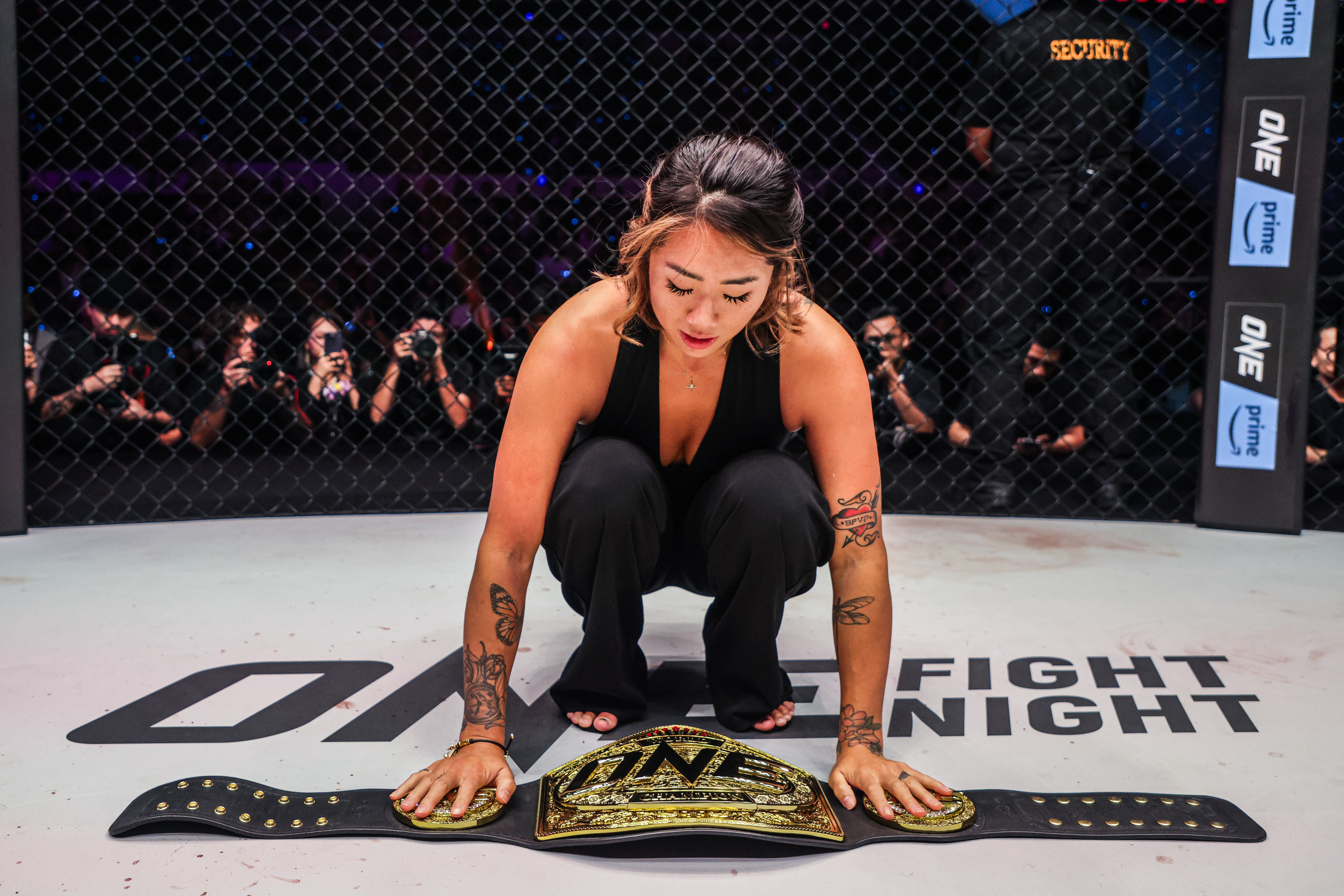Angela Lee lays down her atomweight title in the ONE Circle. Photos: ONE Championshio
