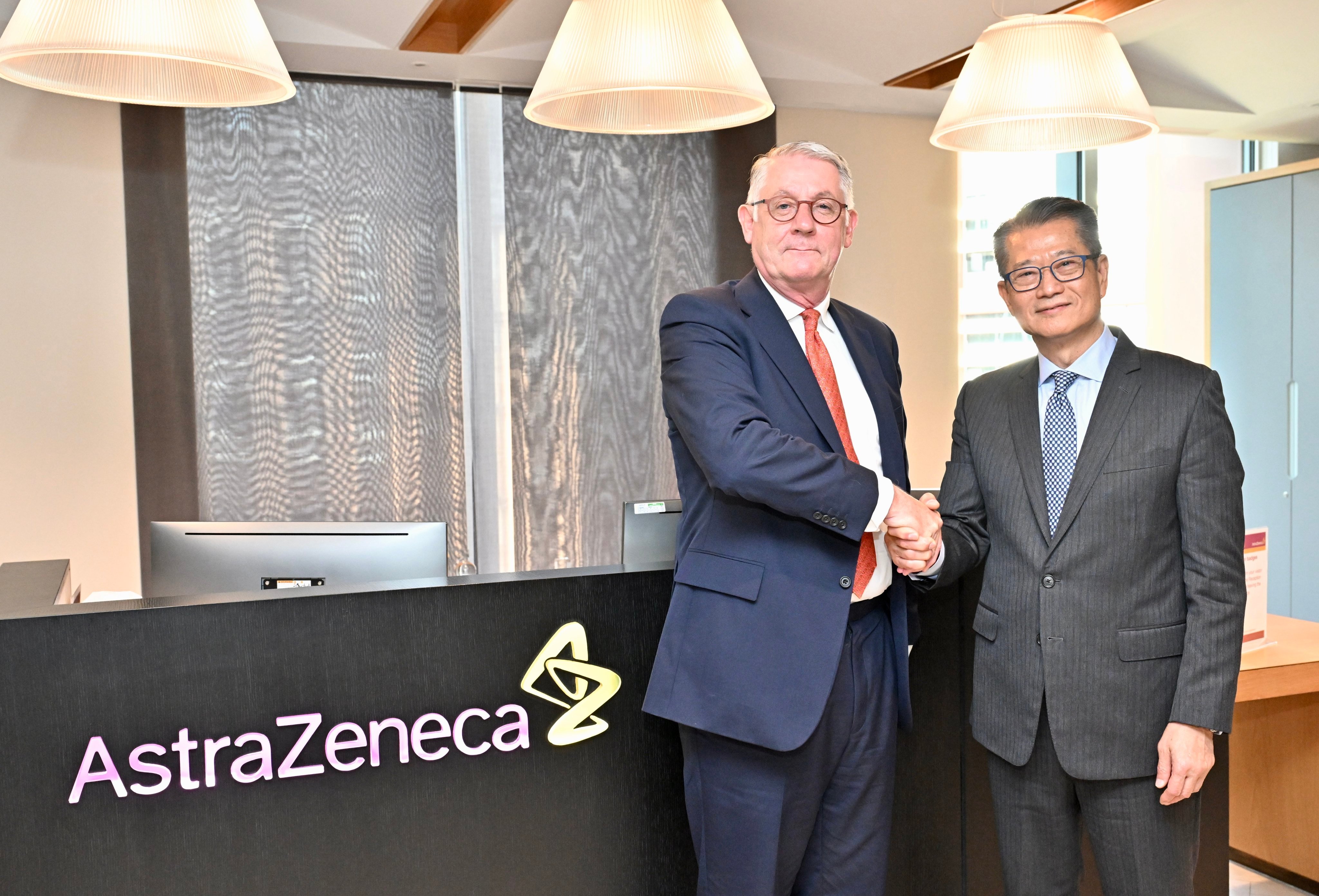 (L-R) Shaun Grady, senior vice-president of AstraZeneca, with Financial Secretary Paul Chan Mo-po in London last month.  PHOTO: ISD