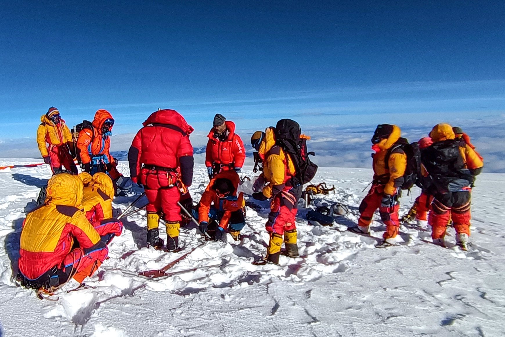 A Chinese research team reaches the summit of Cho Oyu, the world’s sixth-highest peak. Photo: Xinhua 