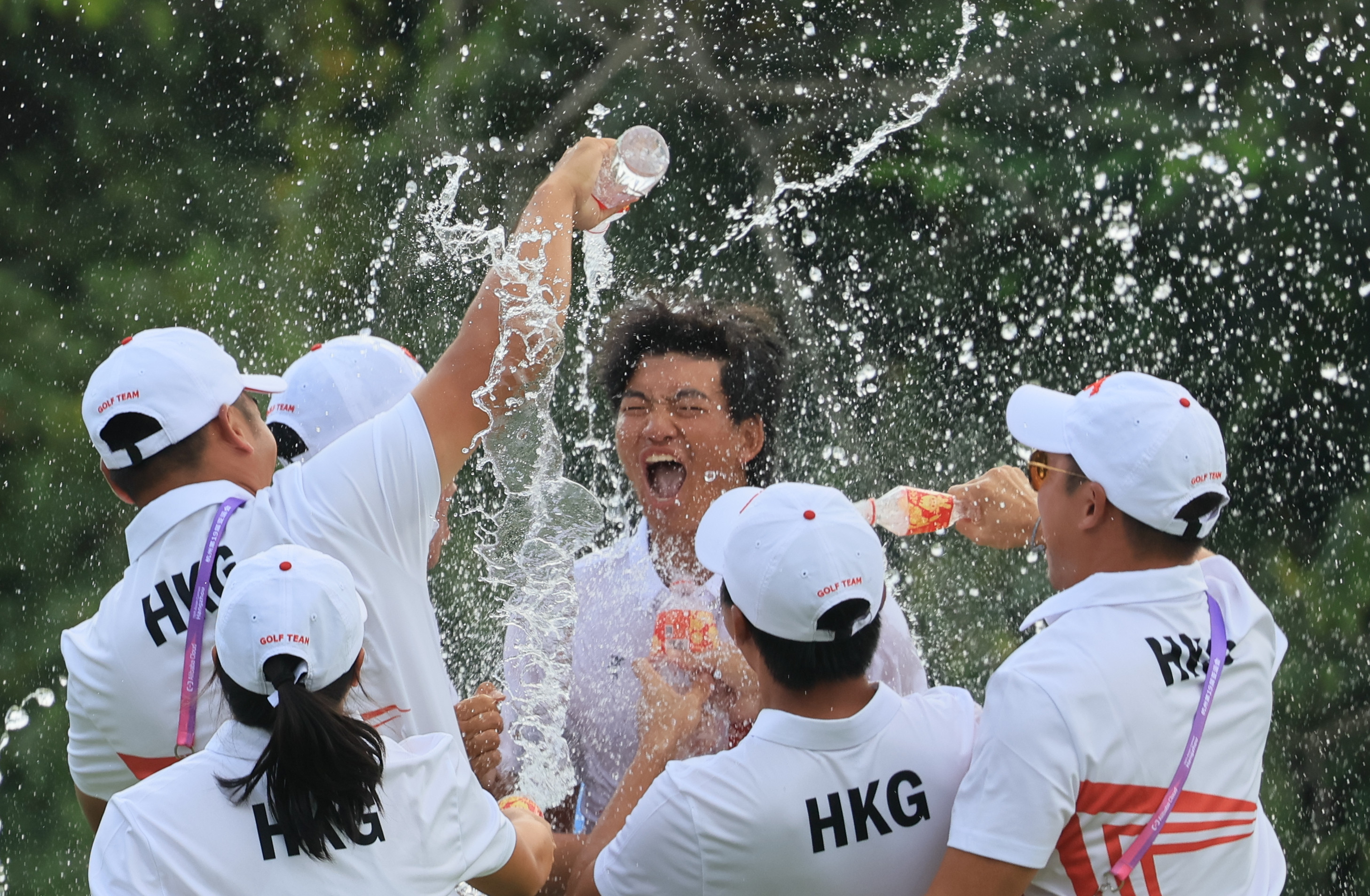 Hong Kong’s Taichi Kho (centre) celebrates with teammates after winning gold in the men’s individual golf tournament. Photo: Dickson Lee