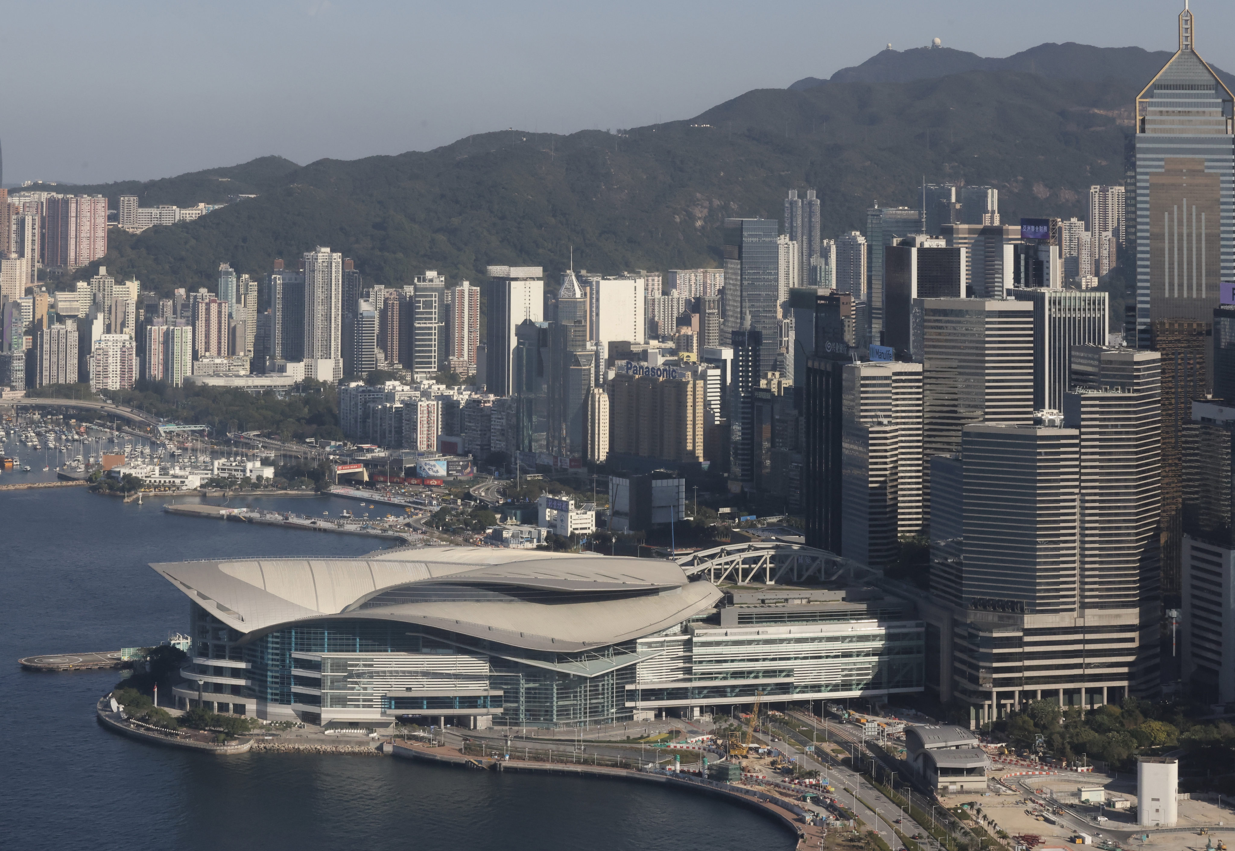 A growing number of wealthy families from the Middle East, Europe and Asia are considering using Hong Kong to invest their riches. Photo: Jonathan Wong