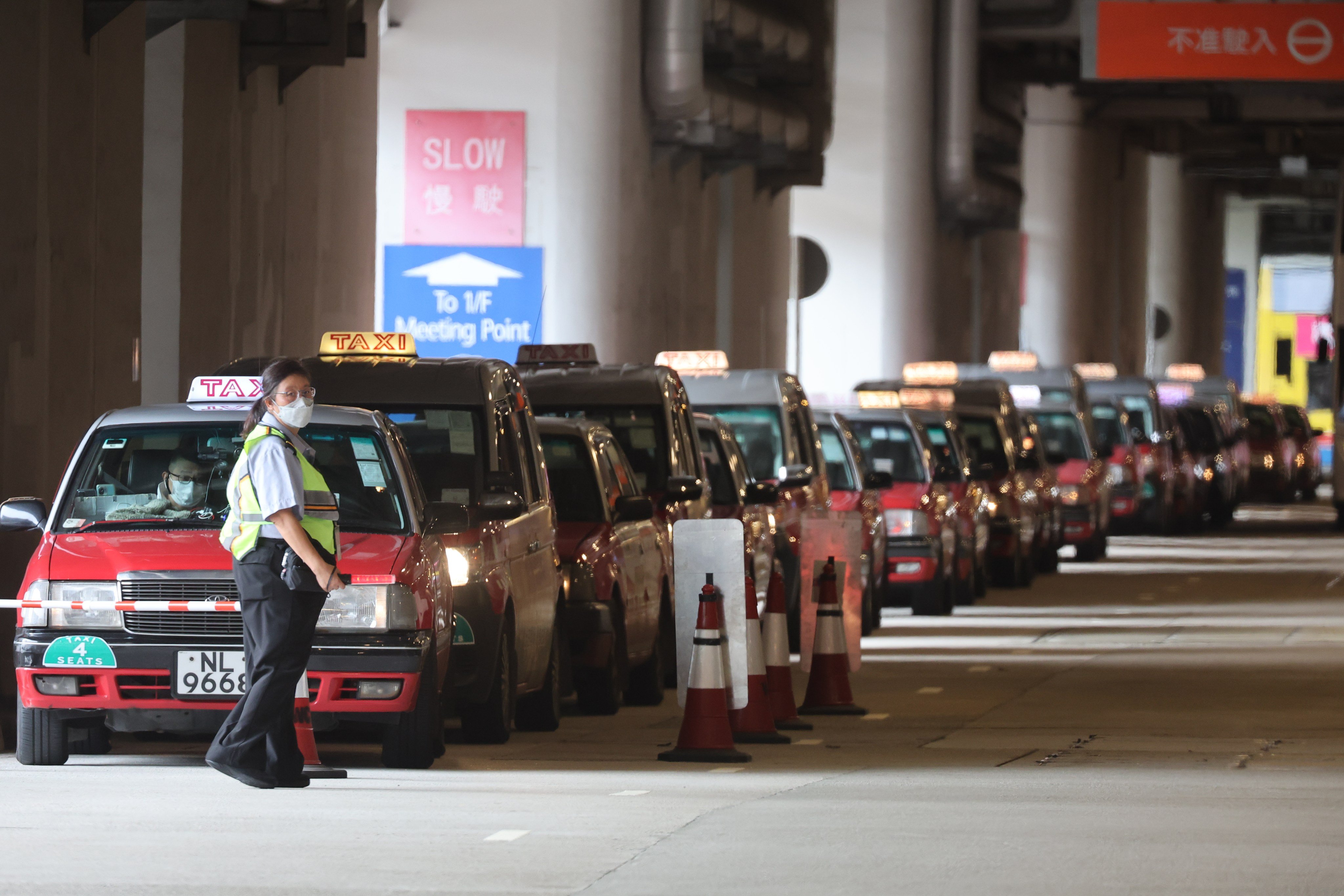 Taxis waiting for passengers. Photo: Edmond So